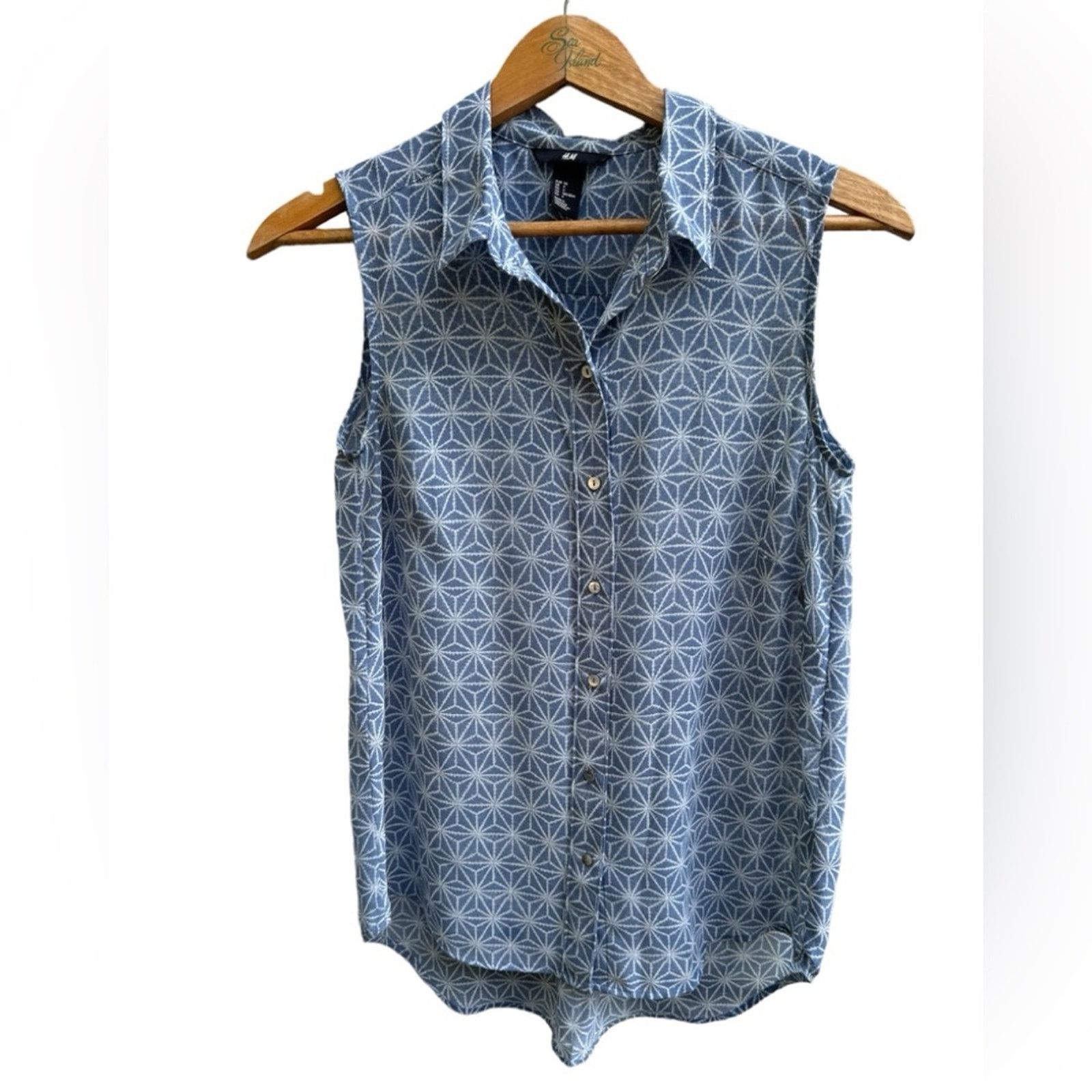 H&M H&M Blue Geometric Pattern Button Down Blouse Size XS Size XS / US 0-2 / IT 36-38 - 1 Thumbnail