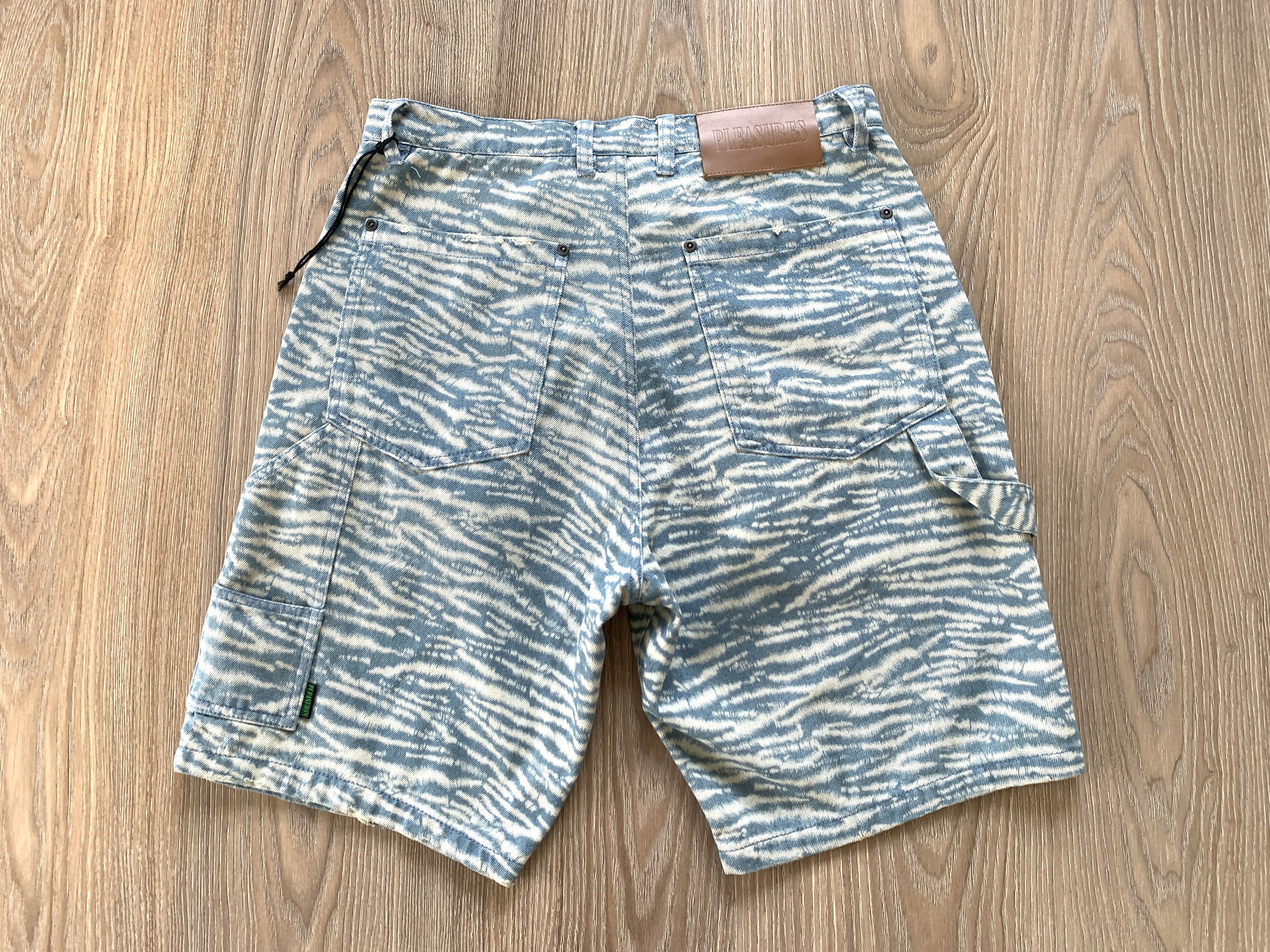 Designer × Pleasures Pleasures Tie Dye Light Blue Denim Shorts Size US 30 / EU 46 - 3 Thumbnail