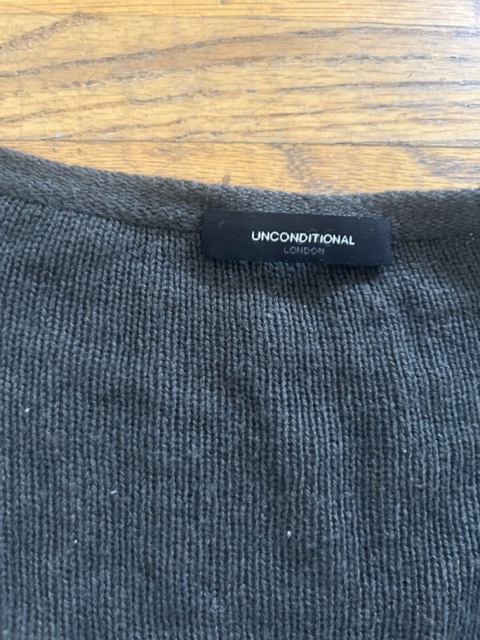 Unconditional Men's Silk and Cashmere V Neck sweater Size US L / EU 52-54 / 3 - 4 Thumbnail