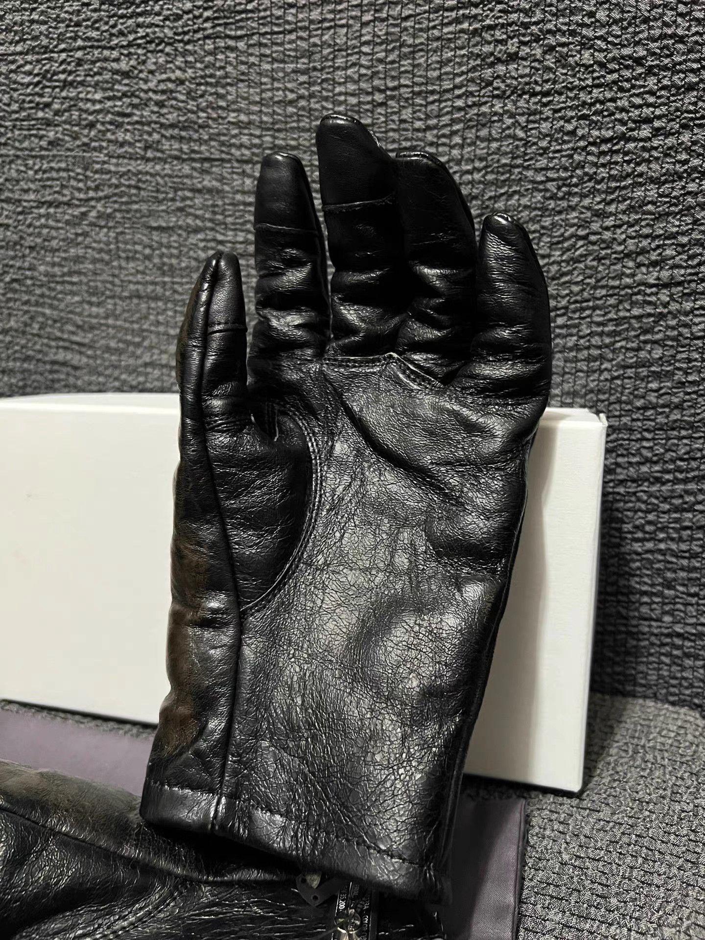 D.Hygen D.HYGEN avant-garde horsehide zip middle finger gloves Size ONE SIZE - 6 Thumbnail