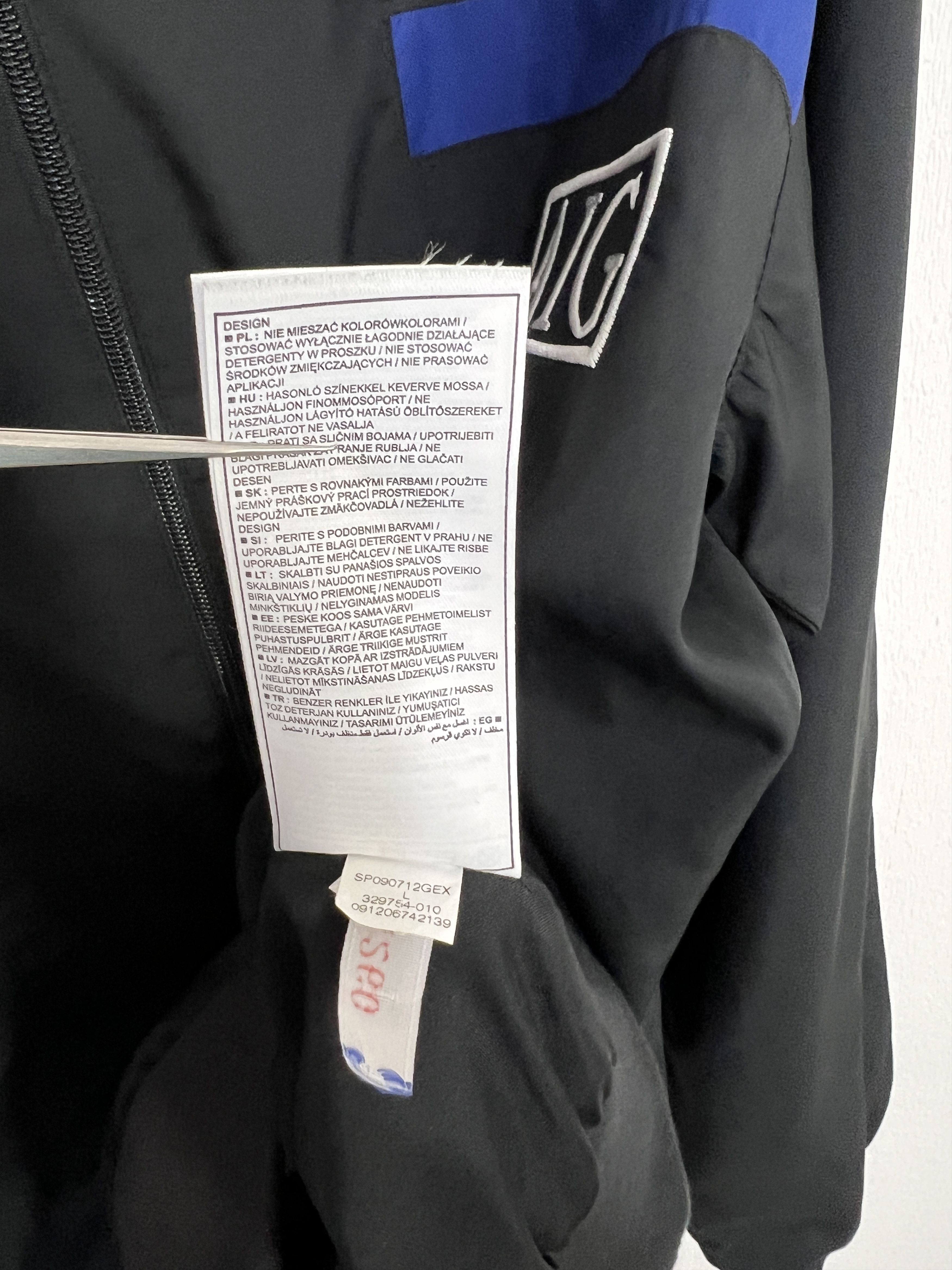 Nike Vintage Nike Manchester United Football Soccer AIG Jacket Size US L / EU 52-54 / 3 - 12 Thumbnail