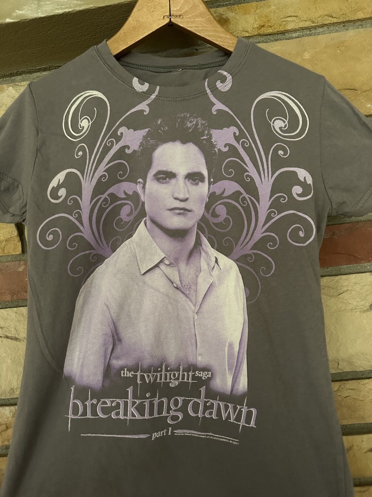Vintage 2011 Twilight Breaking Dawn Team Edward Graphic Tee Size S / US 4 / IT 40 - 2 Thumbnail