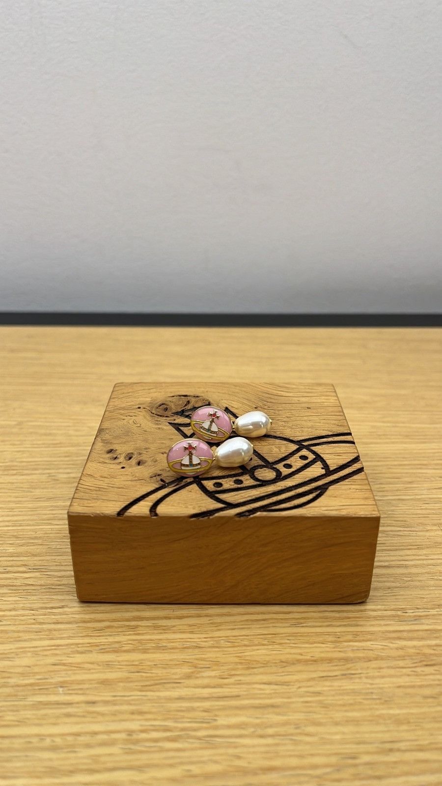 o1f1d3z1025 Size: OS / Loelia Earrings in Pink/Cream