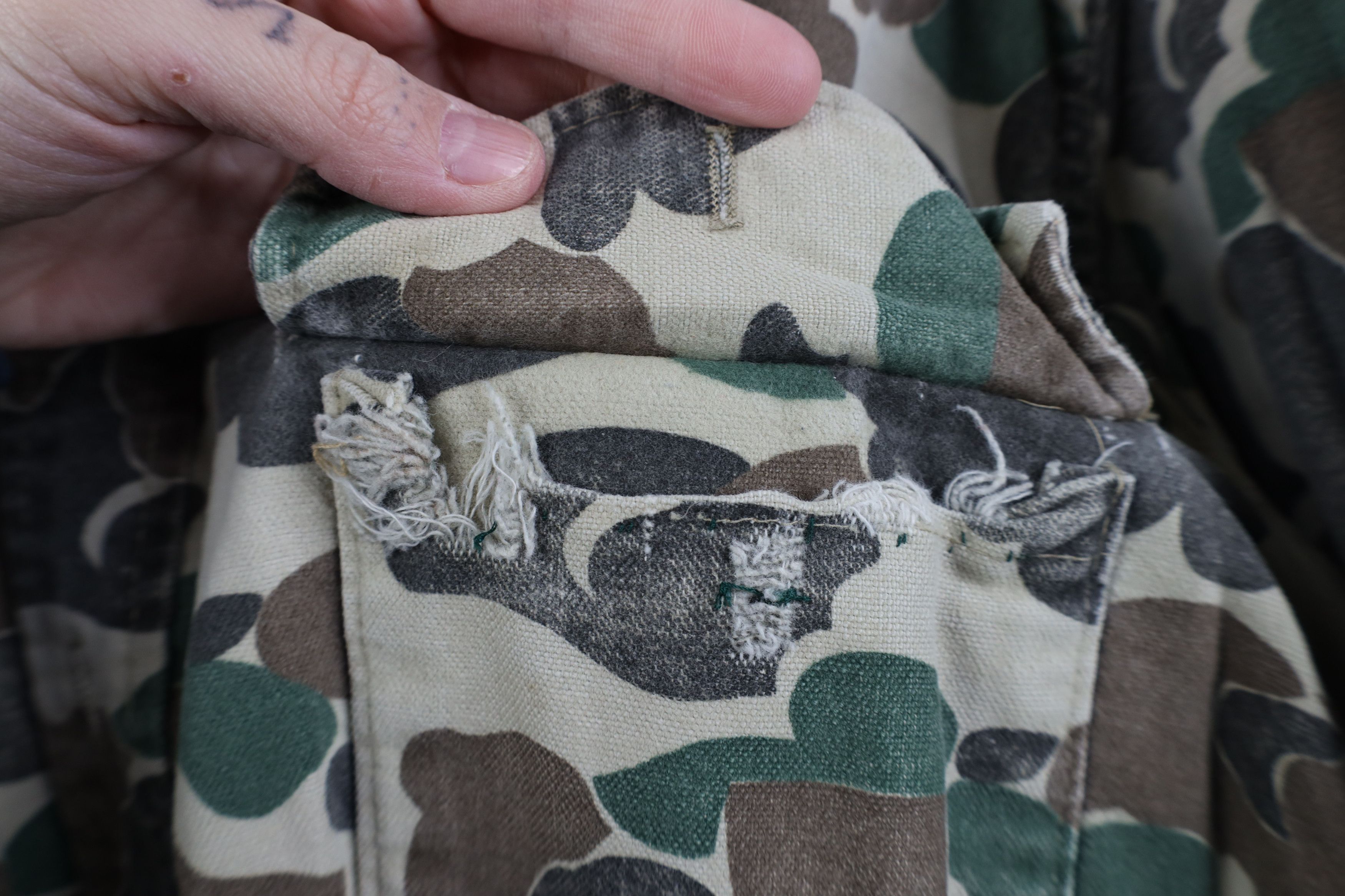 Vintage Vintage 70s Streetwear Camouflage Chamois Cloth Button Shirt Size US L / EU 52-54 / 3 - 4 Thumbnail