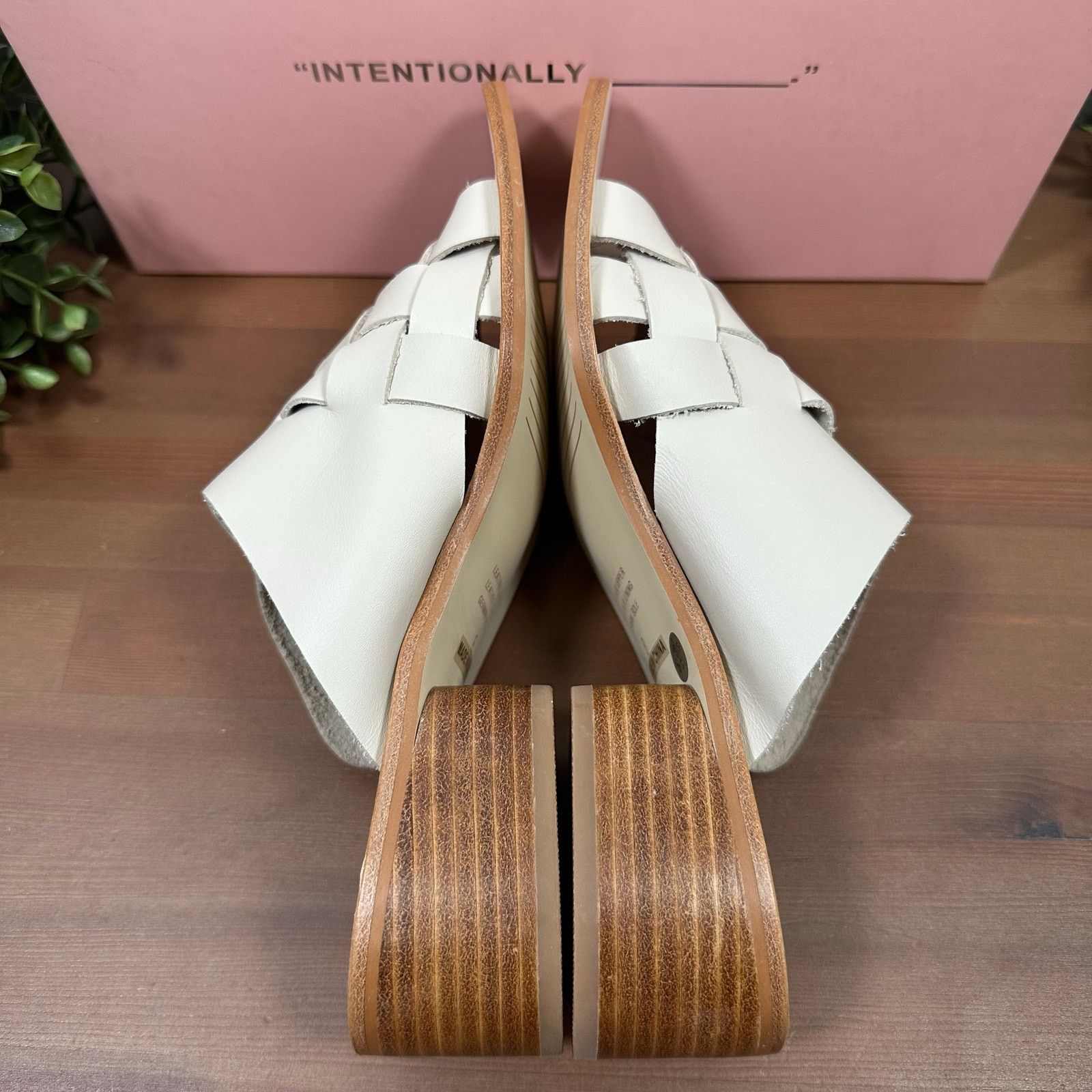 INTENTIONALLY BLANK INTENTIONALLY BLANK Kelly Woven Leather Sandals Cream Size 8 Size US 8 / IT 38 - 9 Thumbnail