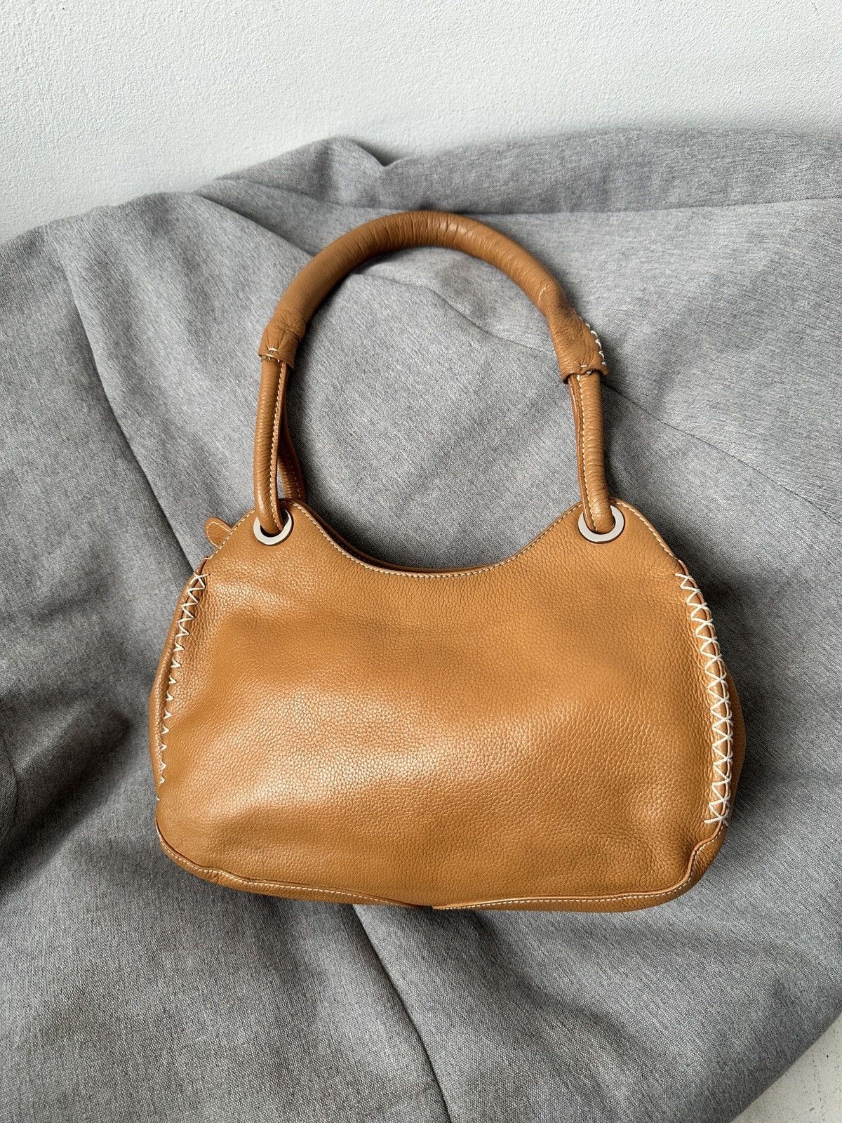 Tod's TOD’S Tan Leather Handbag Classic Designer Purse Size ONE SIZE - 4 Thumbnail