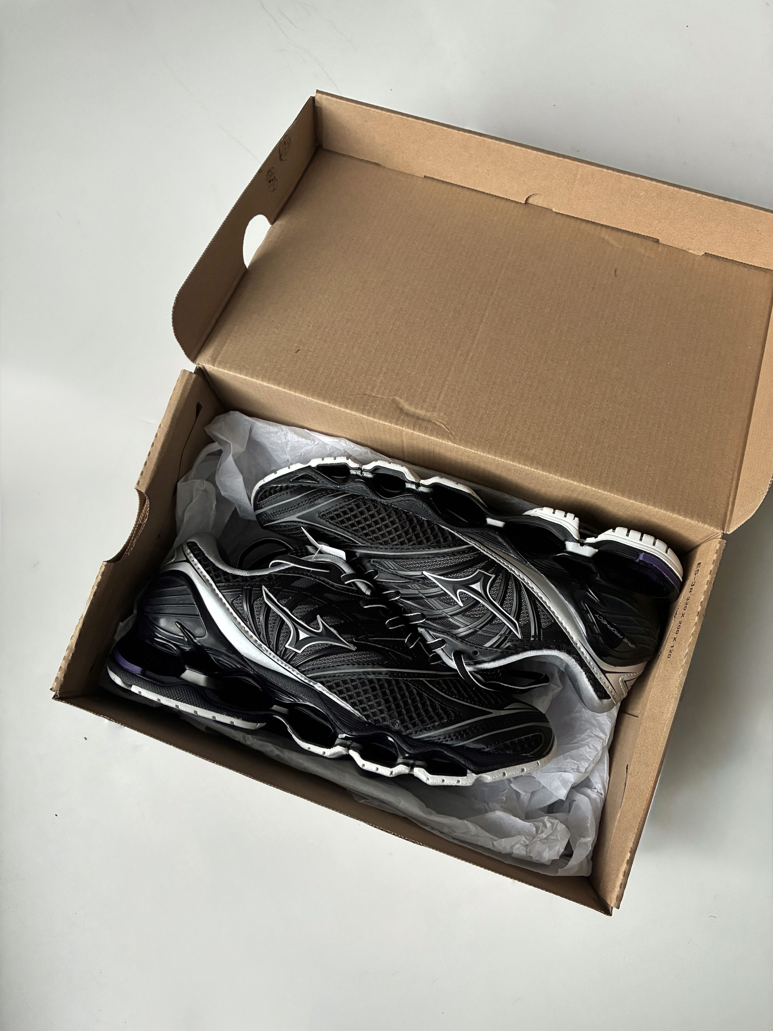 Mizuno Mizuno Wave Prophecy LS Millennium Pack Size US 7 / EU 40 - 2 Thumbnail