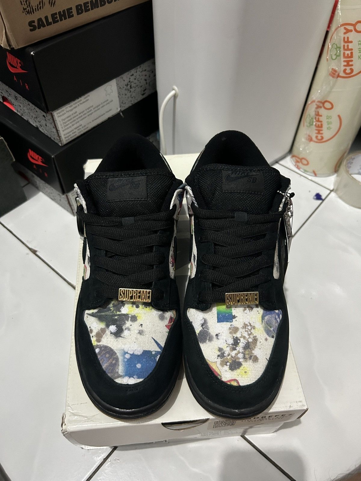 Nike × Supreme nike sb dunk low supreme rammellzee Size US 7 / EU 40 - 4 Thumbnail