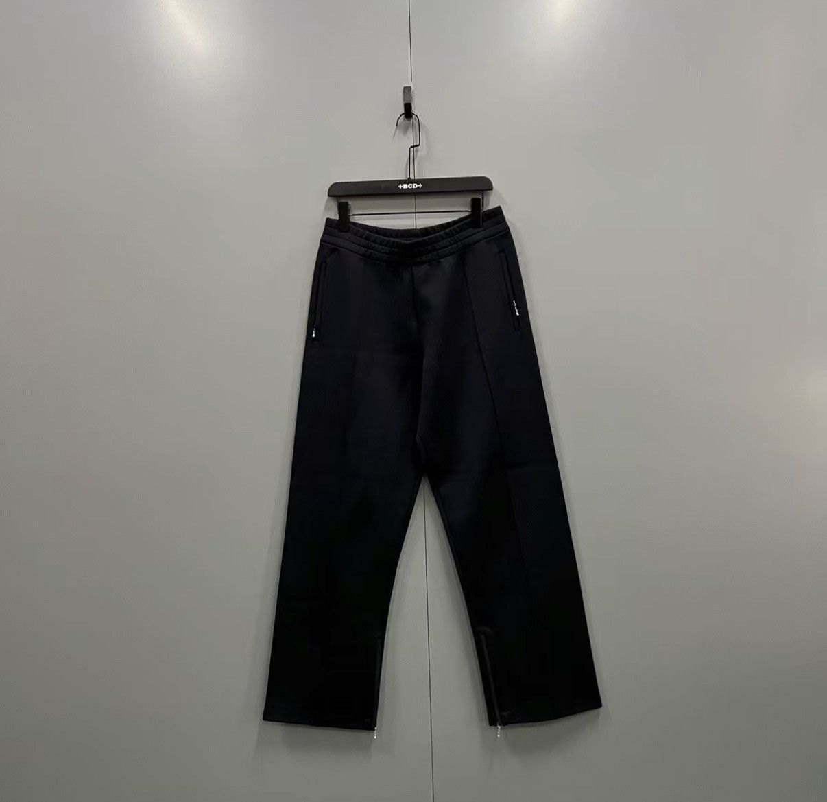 Burberry Burberry Back Logo Wide-leg Trousers J41 Size US 34 / EU 50 - 1 Thumbnail