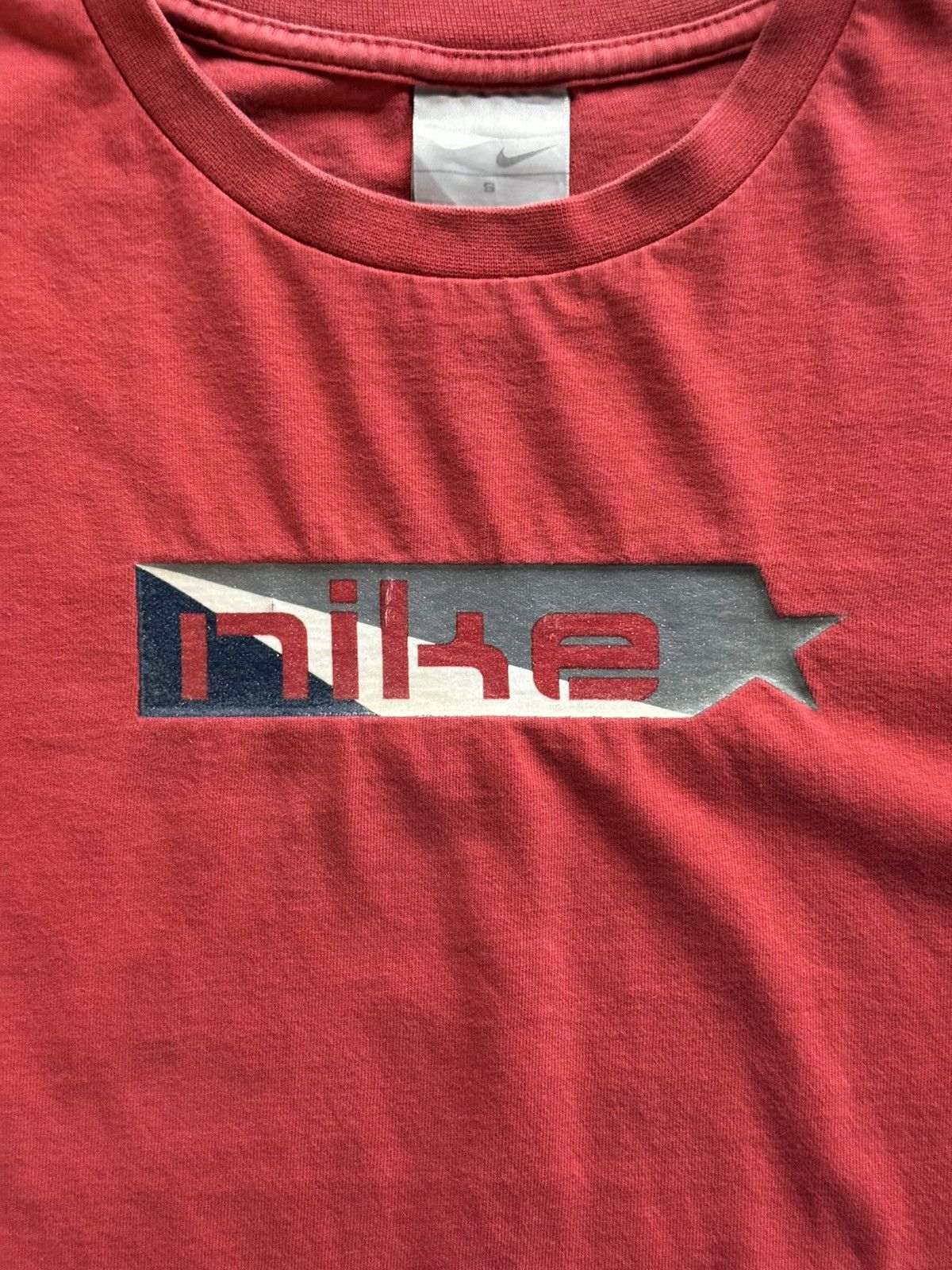Nike Vintage Nike 00's T-shirt Size US S / EU 44-46 / 1 - 2 Thumbnail
