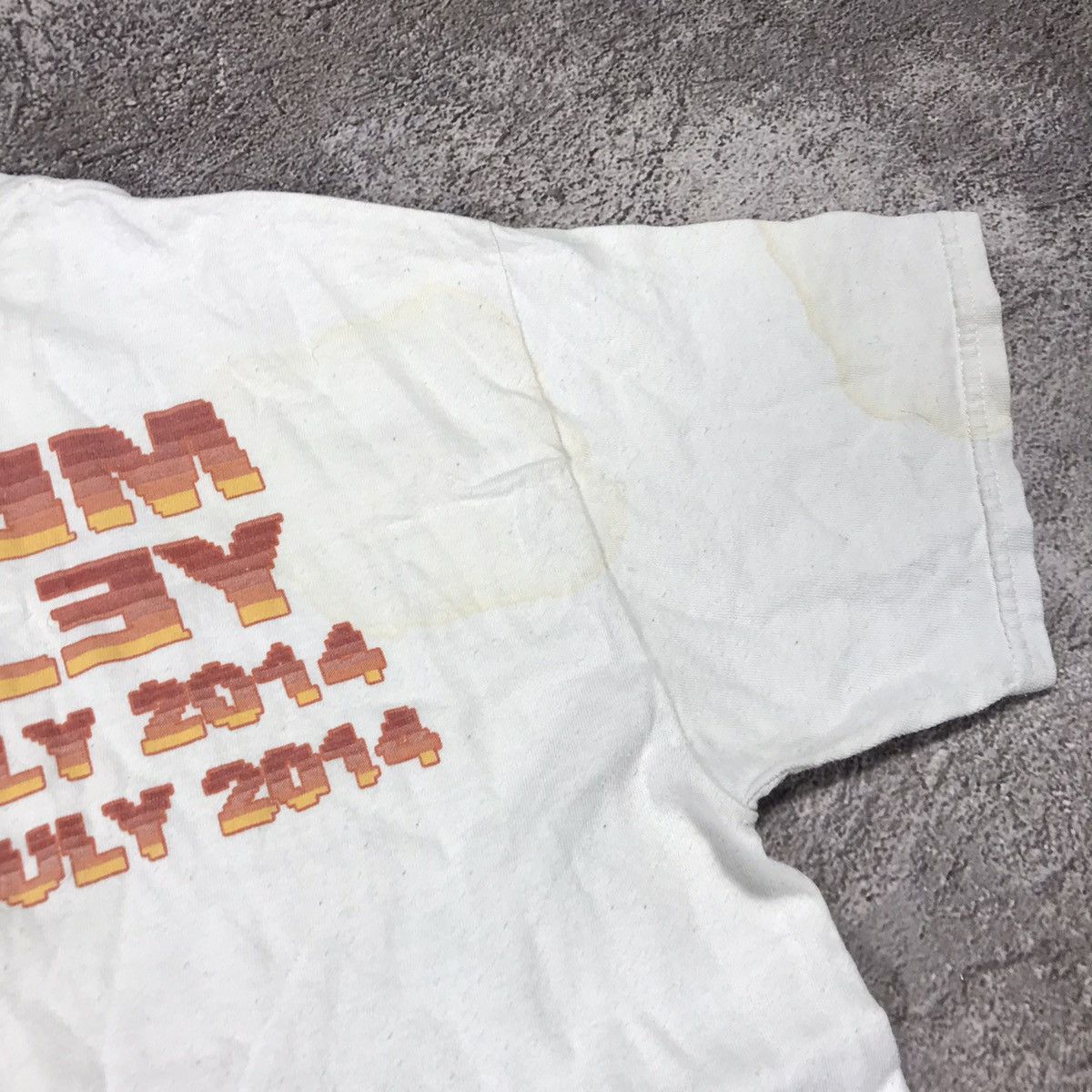 Band Tees VINTAGE Y2K EMINEM TOUR RAP BAND TEE WEMBLEY 2014 FACE Size US M / EU 48-50 / 2 - 9 Thumbnail