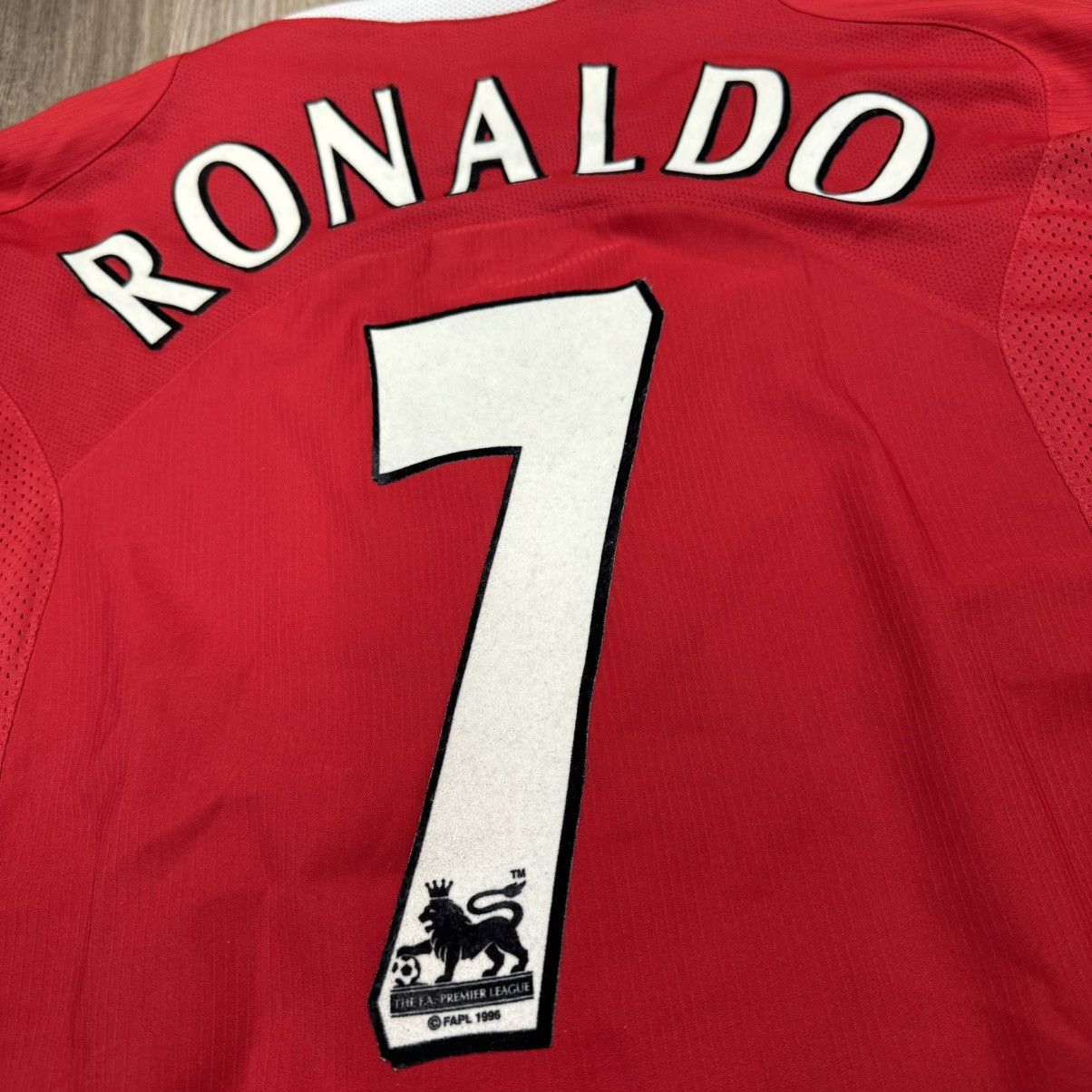 Nike Manchester united 04/06 home shirt #7 Ronaldo Size US M / EU 48-50 / 2 - 7 Thumbnail