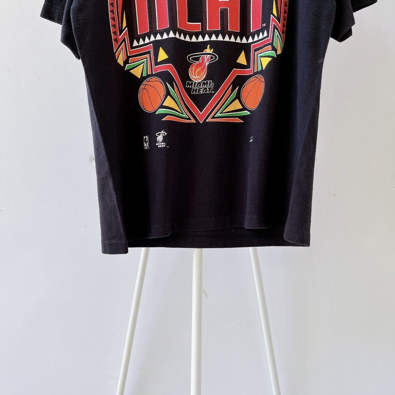 Vintage 90s Miami Heat NBA t-shirt/ L Size US L / EU 52-54 / 3 - 4 Thumbnail