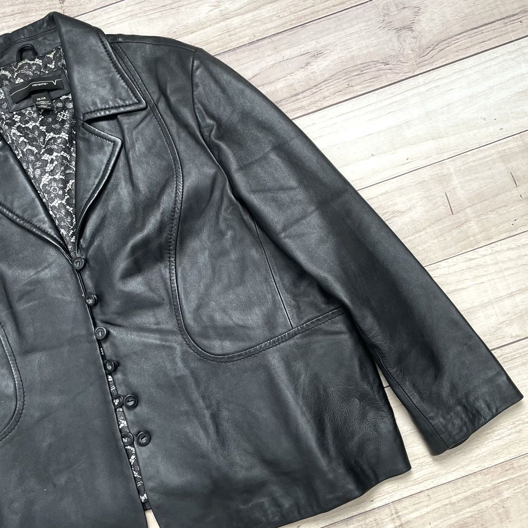 Vintage VINTAGE Venezia Women’s Coat Jacket Leather Black Lined 26-28 Plus Wool? Polyester Lining Motorcyc le Theme Casual Winter 1990s Womens Size 4XL / US 24-26 - 4 Thumbnail