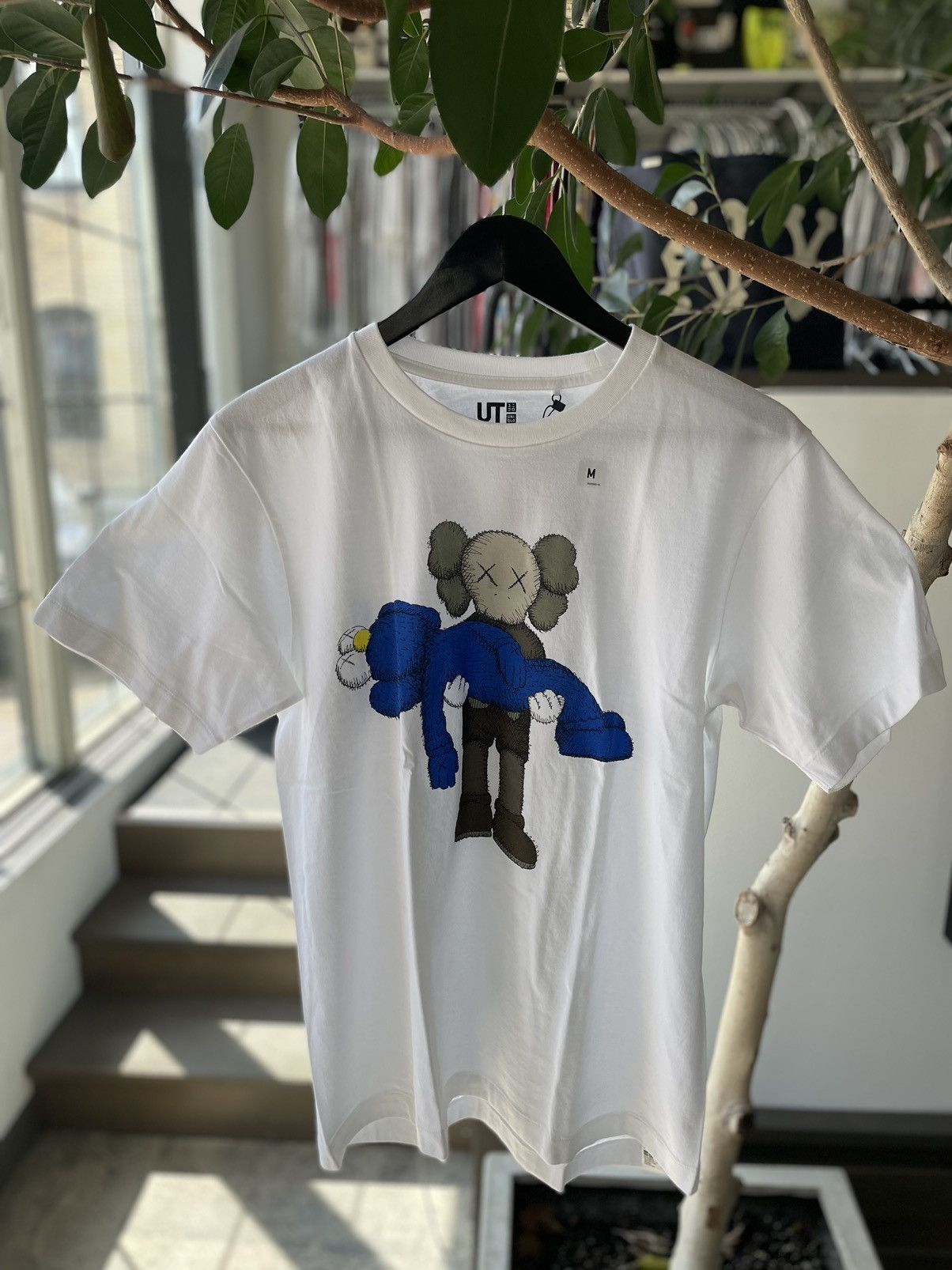 Kaws KAWS x Uniqlo Gone Tee Size US M / EU 48-50 / 2 - 1 Thumbnail