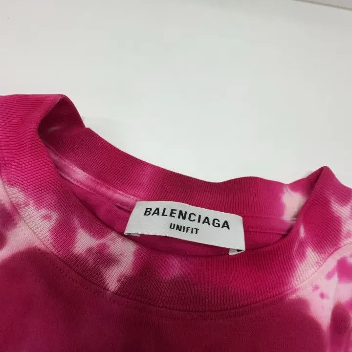 Balenciaga Balenciaga SS22 Tie-Dye Heart T-Shirt for Women 0079-2507 Size XS / US 0-2 / IT 36-38 - 4 Thumbnail