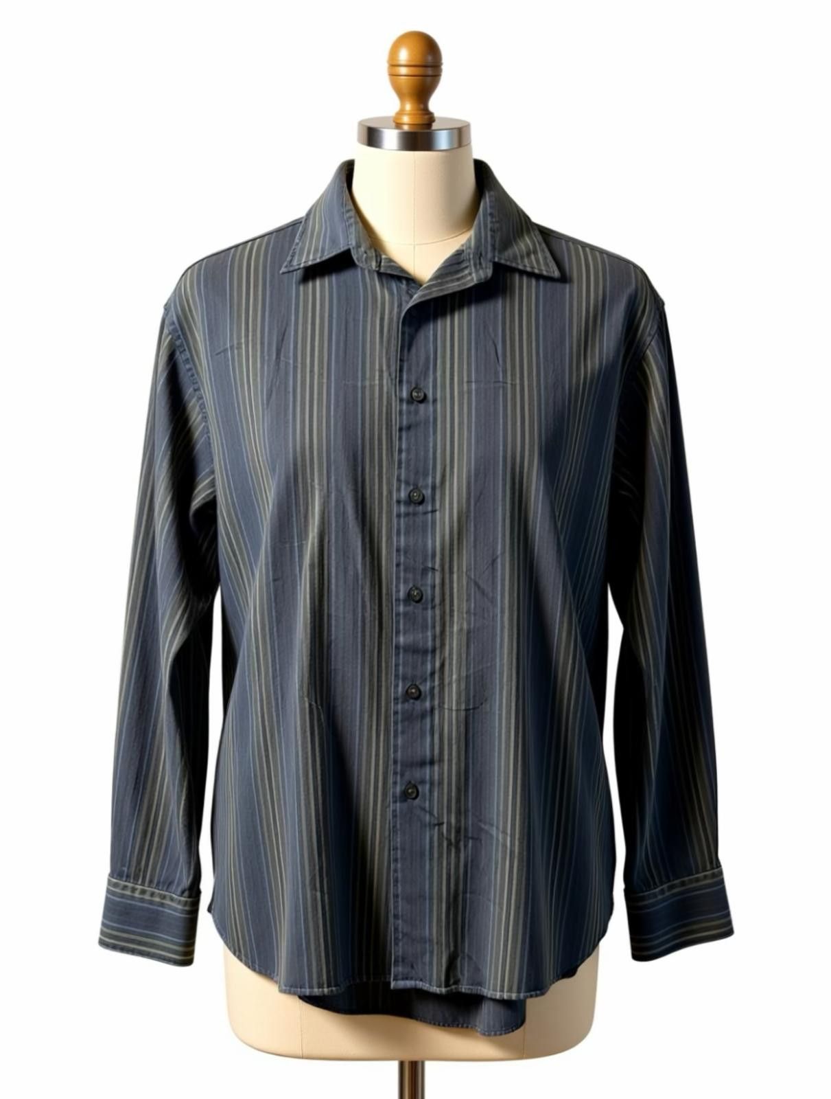 Van Heusen Van Heusen Men's Long Sleeve Button-Up Shirt Large 16-16.5 Size US L / EU 52-54 / 3 - 1 Thumbnail
