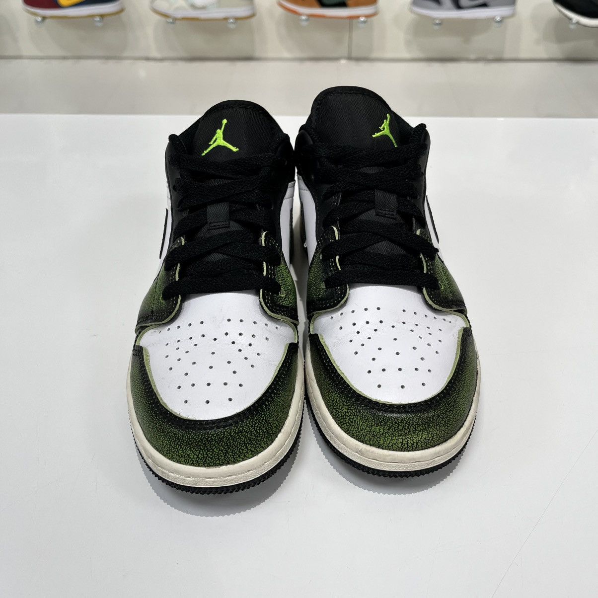 Nike Air Jordan 1 Low Wear Away Electric Green (GS) Size US 5 / EU 37 - 10 Thumbnail