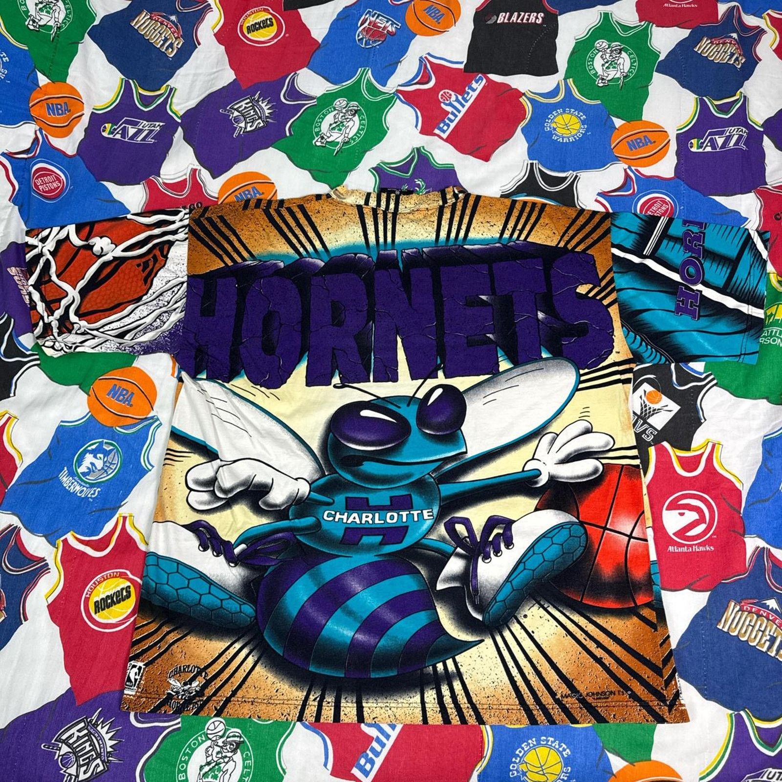 NBA × Vintage VTG 1990s NBA Charlotte Hornets AOP Explosion Mens M T-Shirt Size US M / EU 48-50 / 2 - 2 Thumbnail