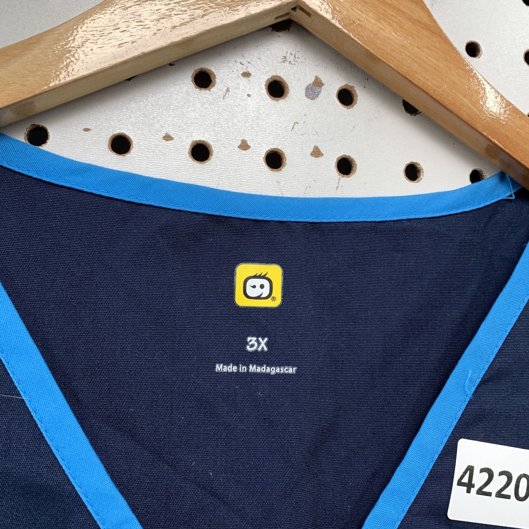 Vintage WonderWink Shirt Womens 3X Navy Blue Yellow V-Neck Size XXL / US 16-18 / IT 52-54 - 2 Thumbnail