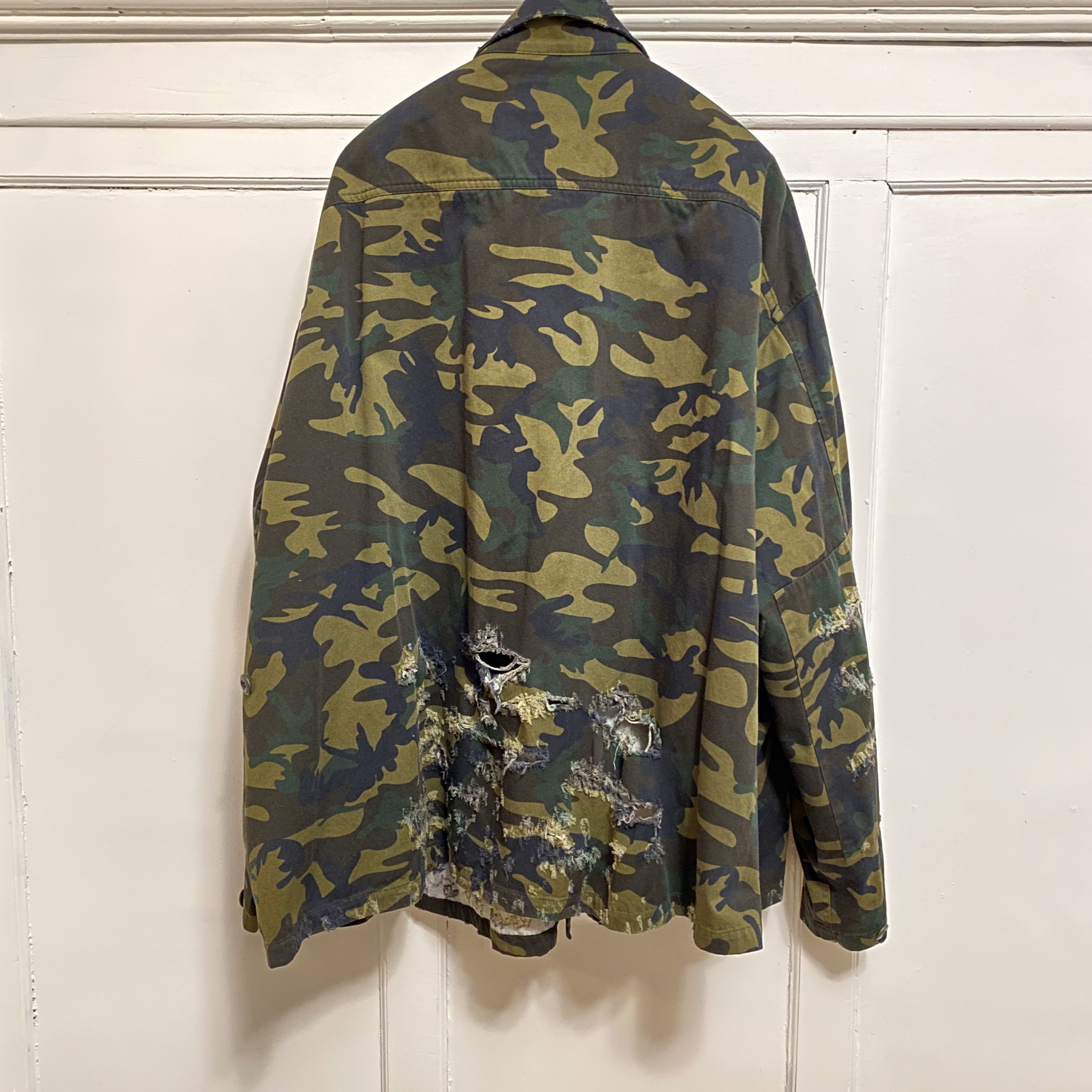 Balenciaga Balenciaga Camo Super Distressed Oversized Jacket Shirt Size US M / EU 48-50 / 2 - 7 Thumbnail
