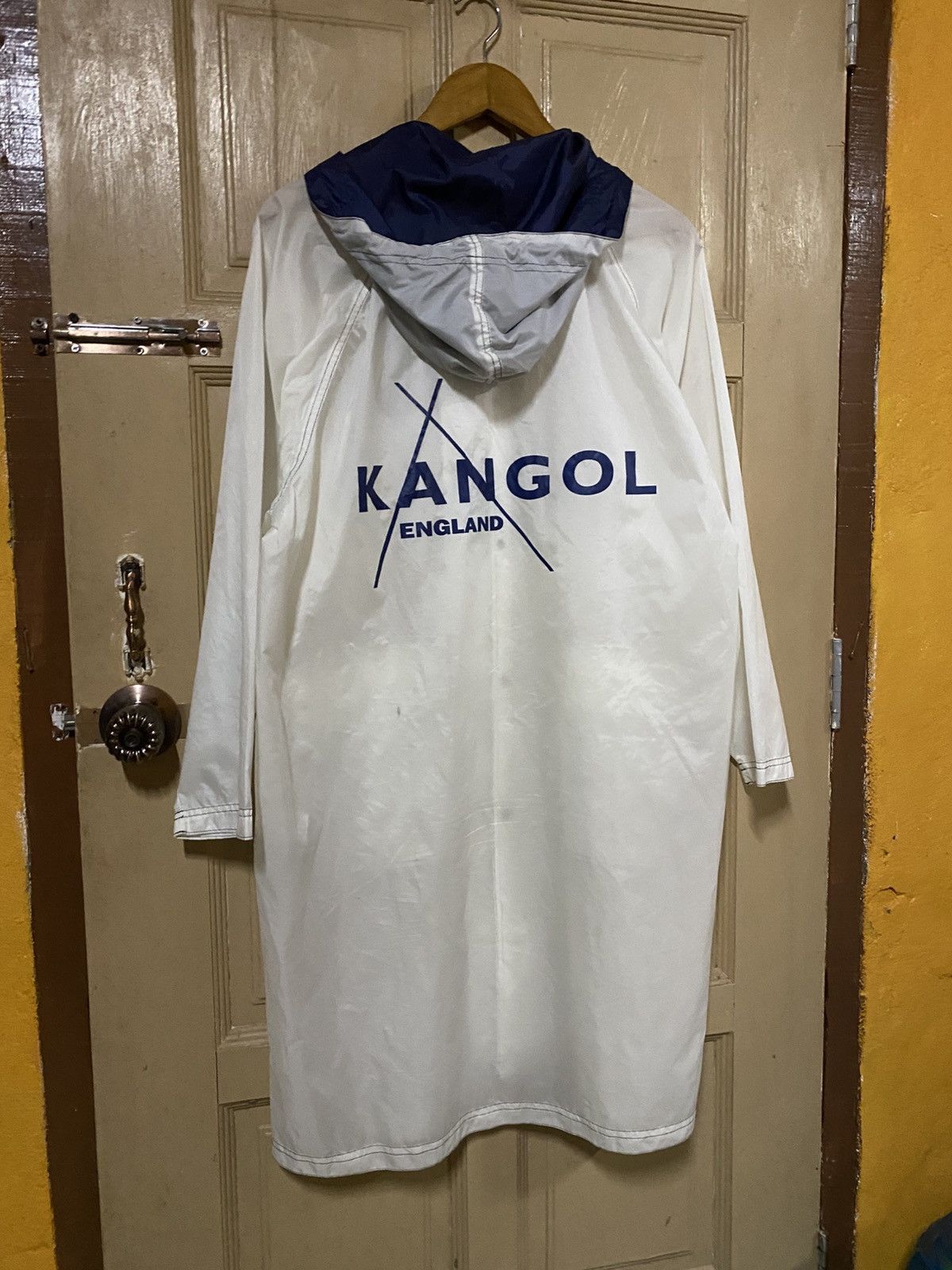 Kangol Vintage Kangol England White Hooded Long Coat Rain Jacket Size US L / EU 52-54 / 3 - 5 Thumbnail
