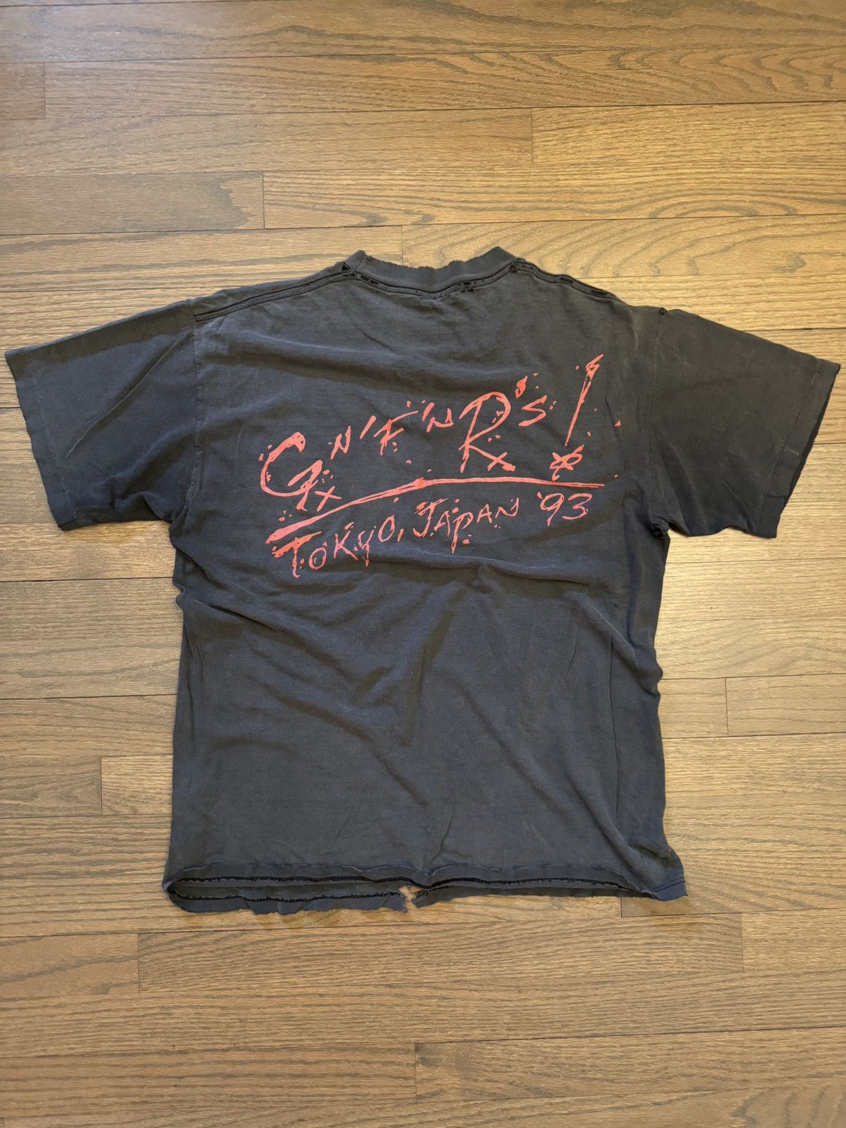 Band Tees Vintage Guns N’ Roses Japan ‘93 T-Shirt Size US L / EU 52-54 / 3 - 3 Thumbnail