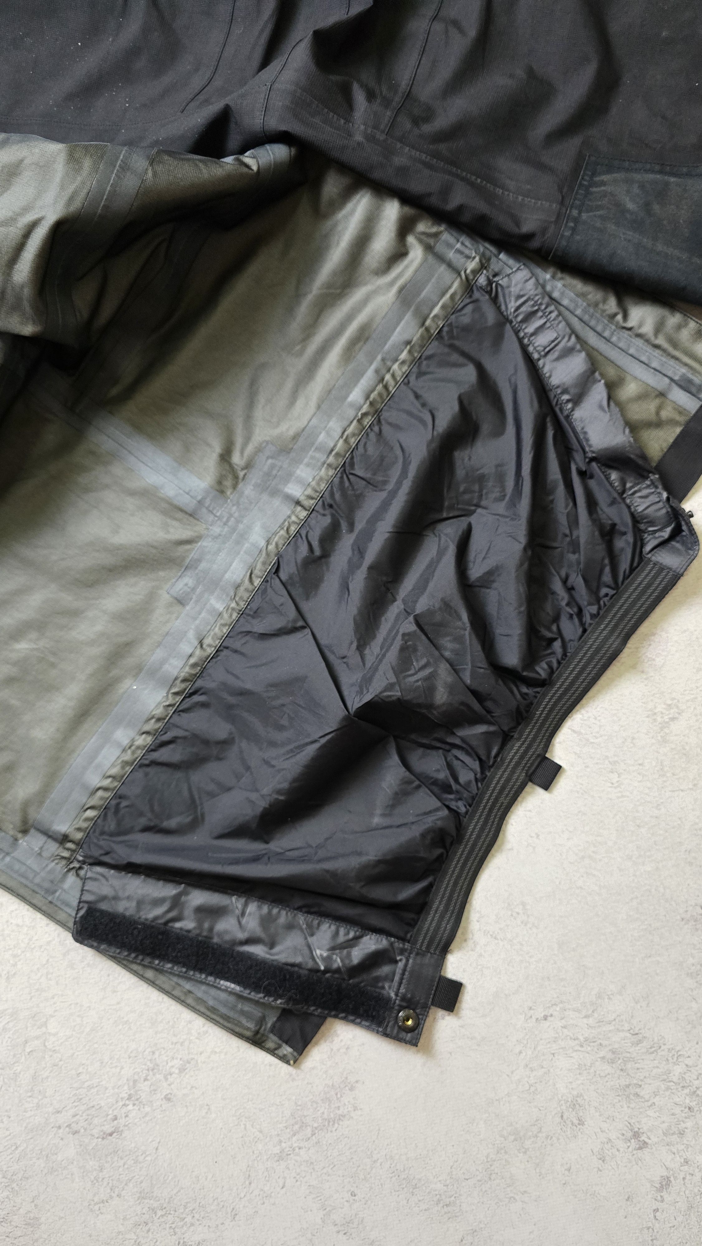 Mountain Hardwear Gore-Tex XCR Ski Pants Black Men’s L Winter Snow Waterproof Size US 36 / EU 52 - 11 Thumbnail