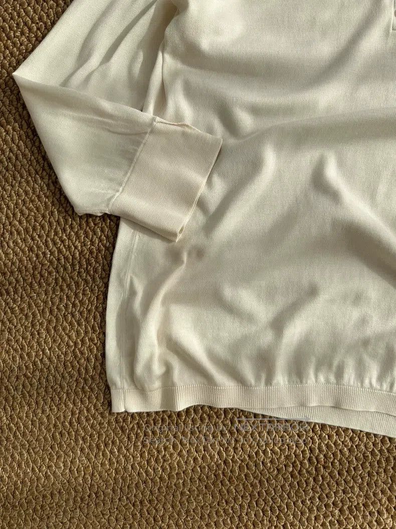 Loro Piana Loro Piana Silk V-neck round button base layer knit top, w Size M / US 6-8 / IT 42-44 - 4 Thumbnail