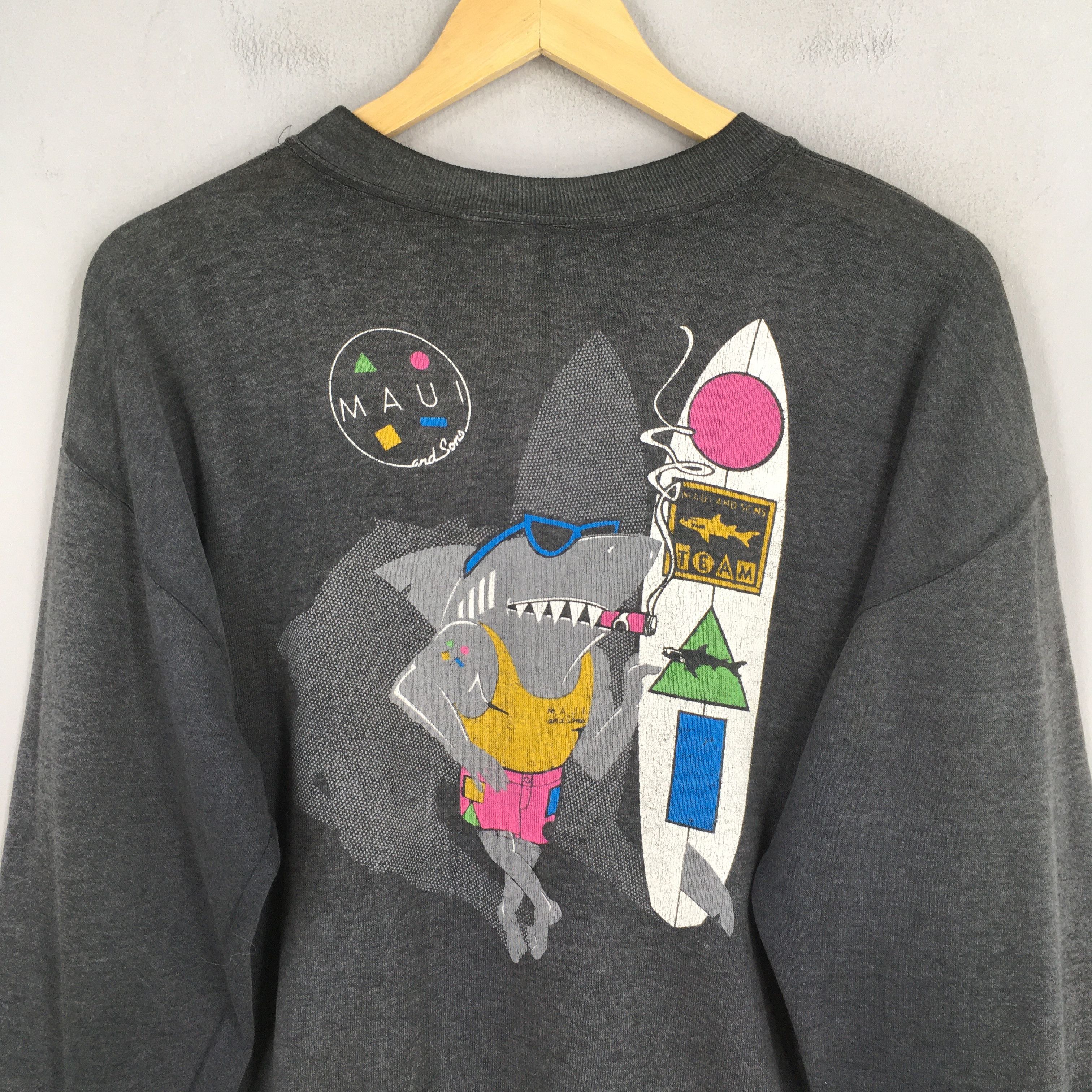 Maui and Sons × Vintage Vintage 90's Maui & Sons Sharks Surfing Sweatshirt Medium Size US M / EU 48-50 / 2 - 7 Thumbnail