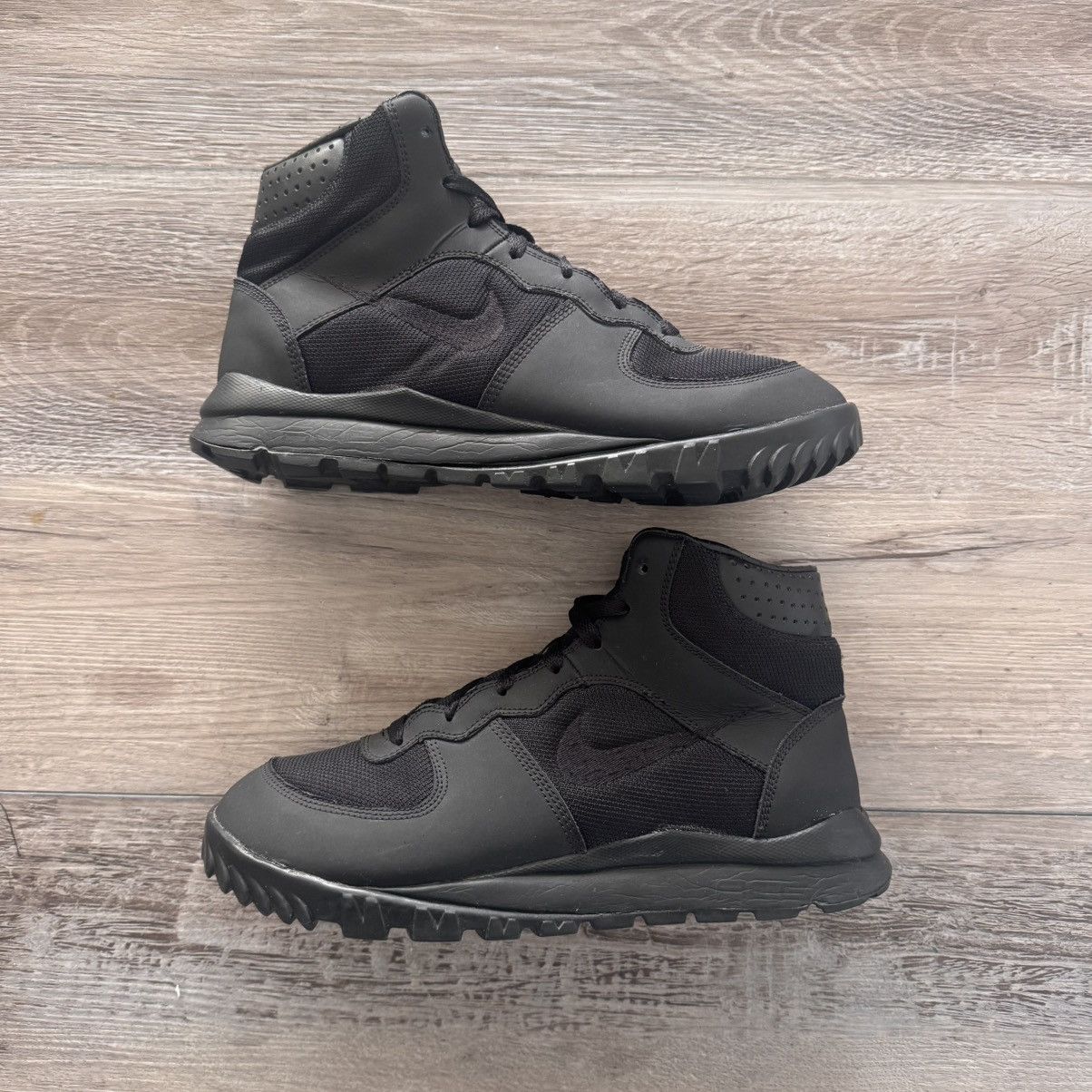 Nike NIKE • ACG Takos Mid "Black" (9M) Size US 9 / EU 42 - 2 Thumbnail