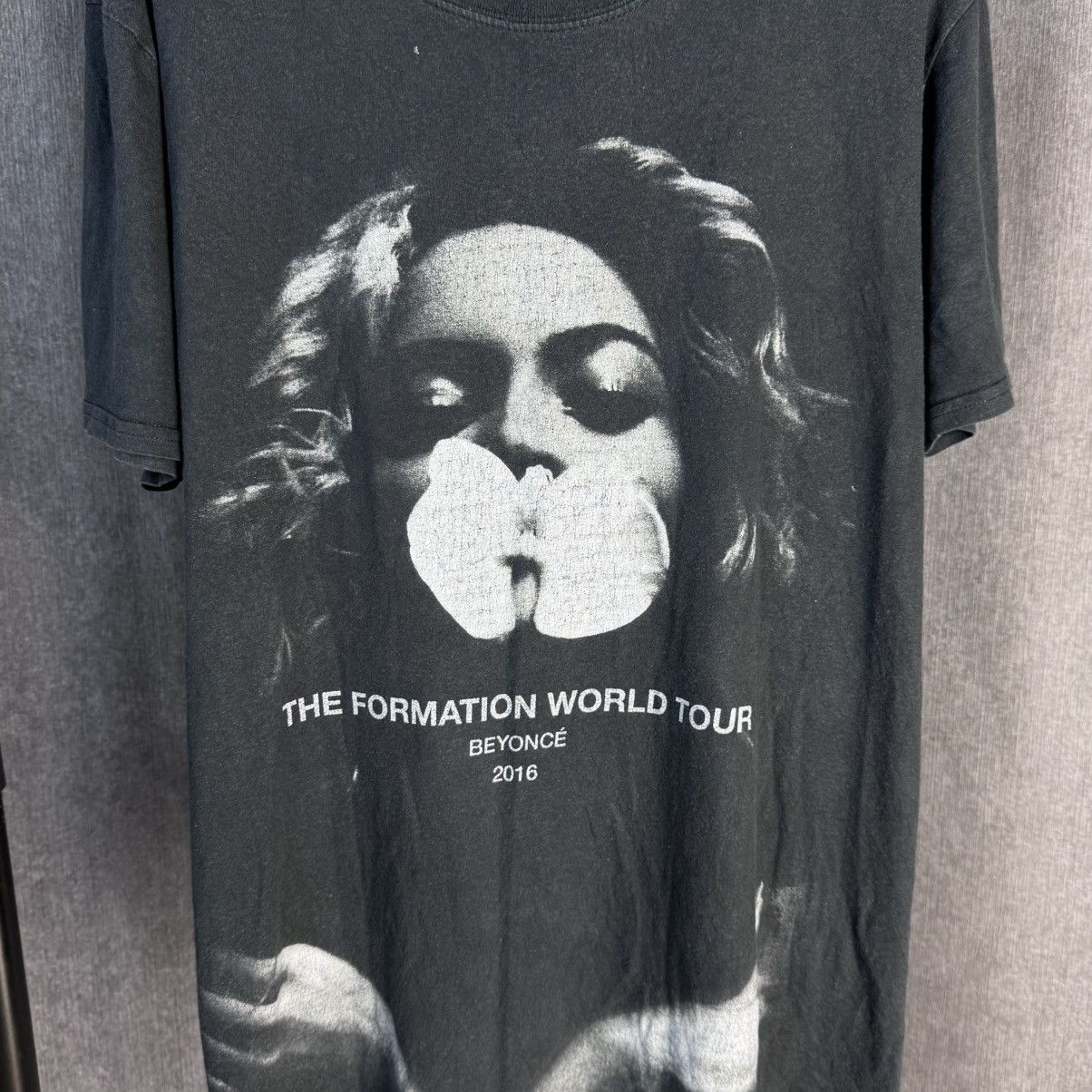 Beyonce Beyoncé tour T-shirt 2016 vintage tee Size L Size US L / EU 52-54 / 3 - 2 Thumbnail
