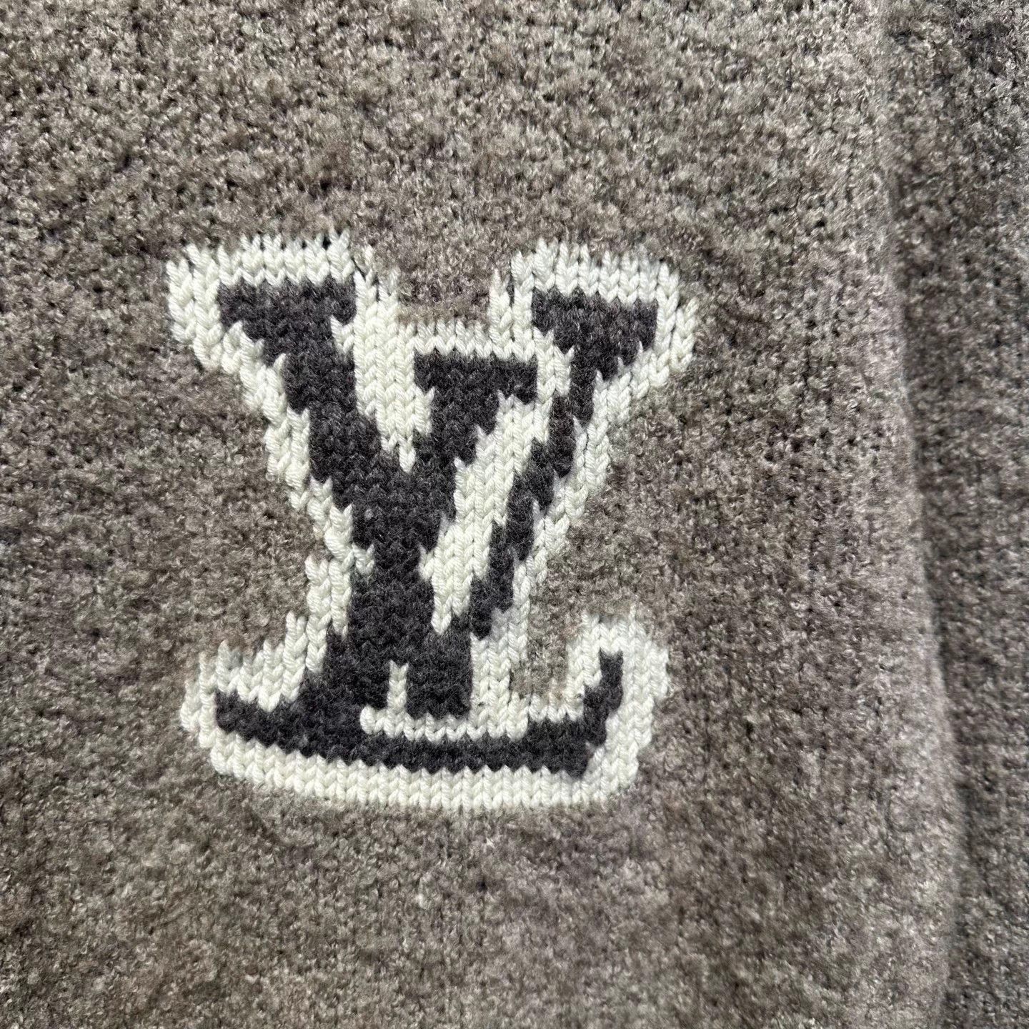 Louis Vuitton LV New Crewneck Teddy Sweater Gray Brown Size M Size US M / EU 48-50 / 2 - 6 Thumbnail