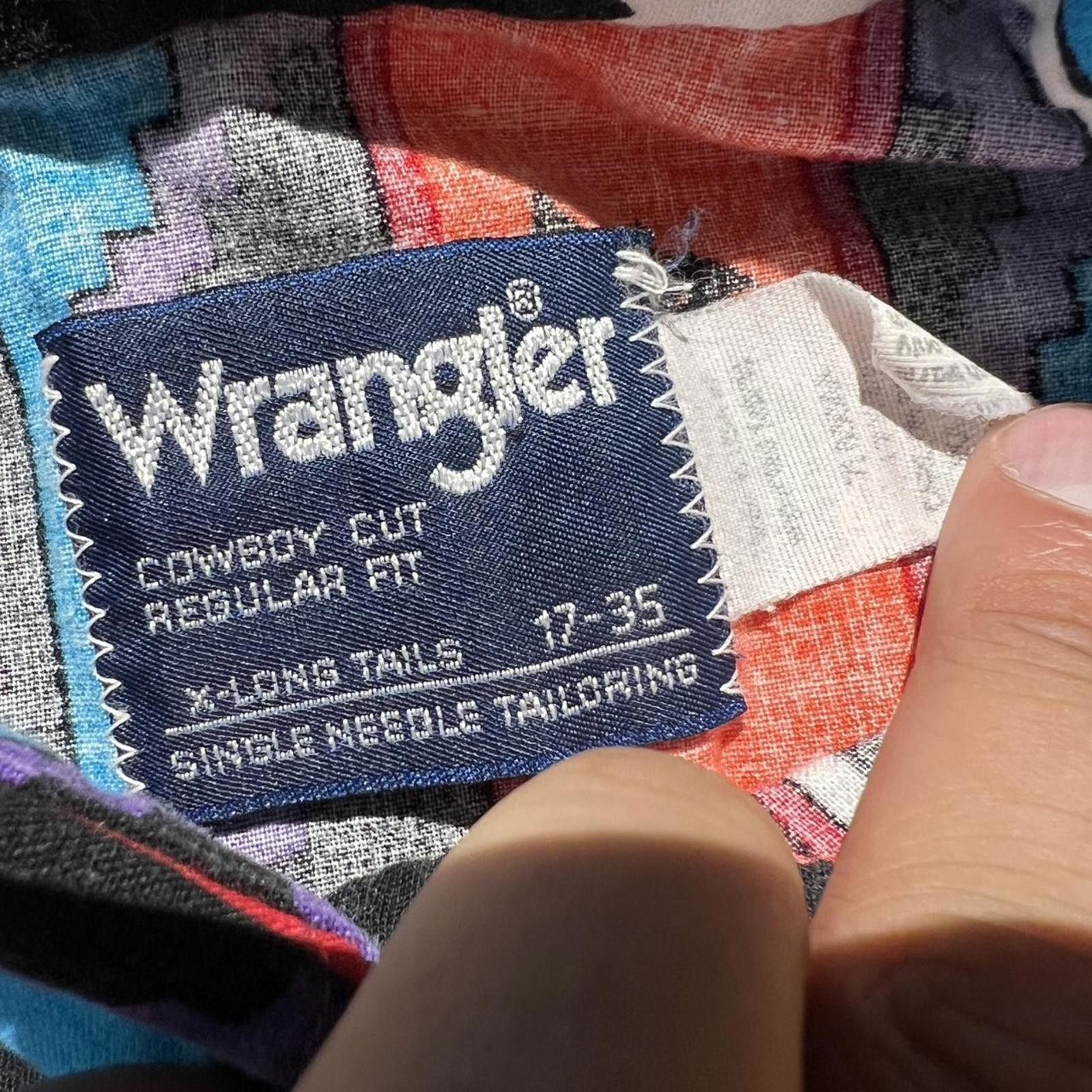 Wrangler Vintage Wrangler Western Cowboy Geometric Aztec Button Down Size US XL / EU 56 / 4 - 4 Thumbnail