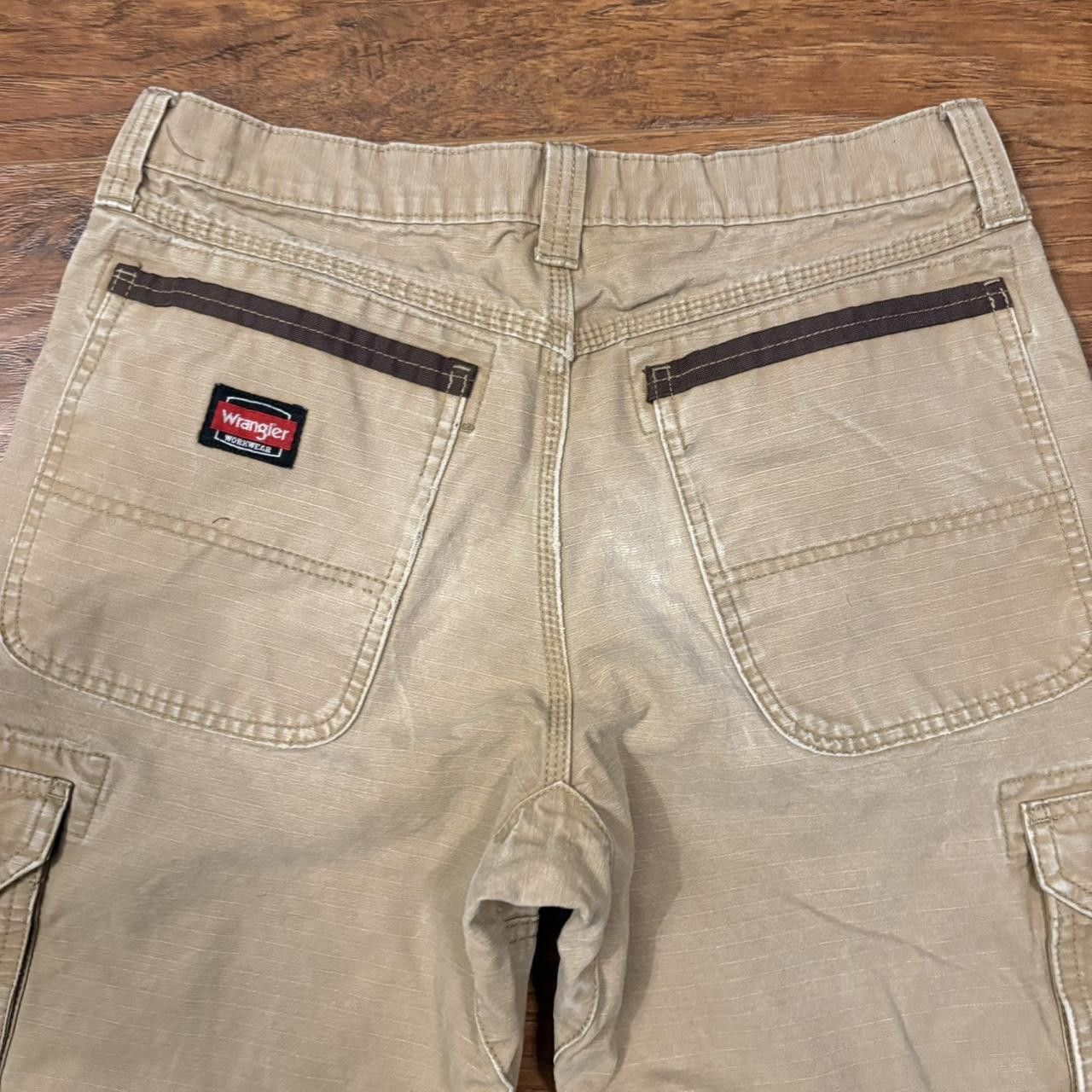Vintage Crazy Vintage Y2K/2000s Baggy Khaki Workwear Wrangler Cargo Pants! Size US 32 / EU 48 - 5 Thumbnail