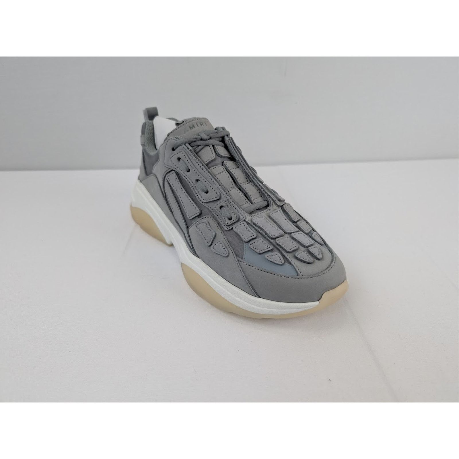 o1rshd1 Q:2 / Bone Runner in Gray