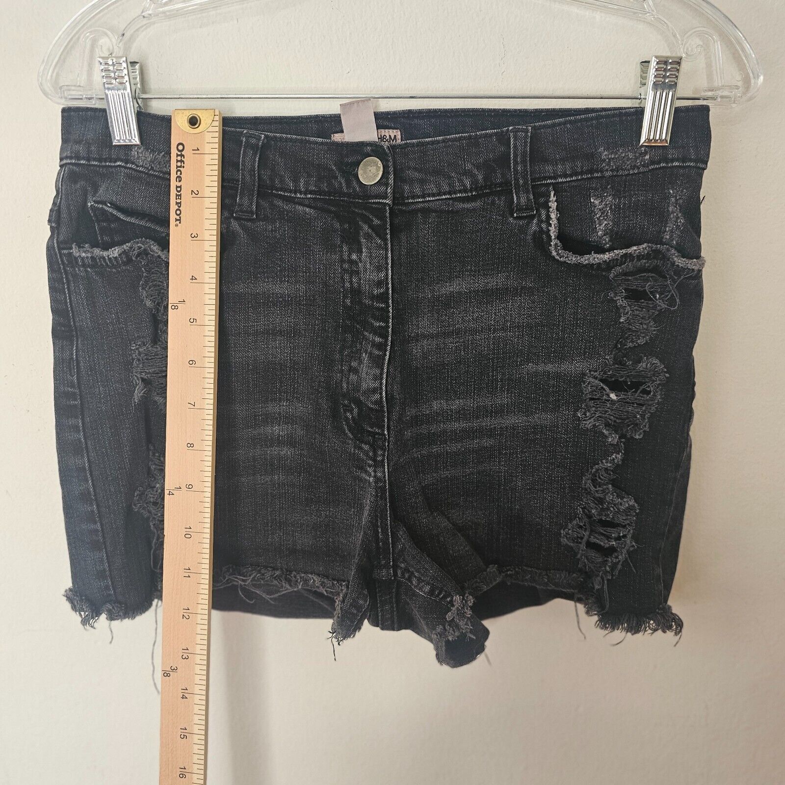 H&M H&M Gray Distressed Cut Off Raw Hem High Waist Jean Short 10 Size 32" / US 10 / IT 46 - 3 Thumbnail