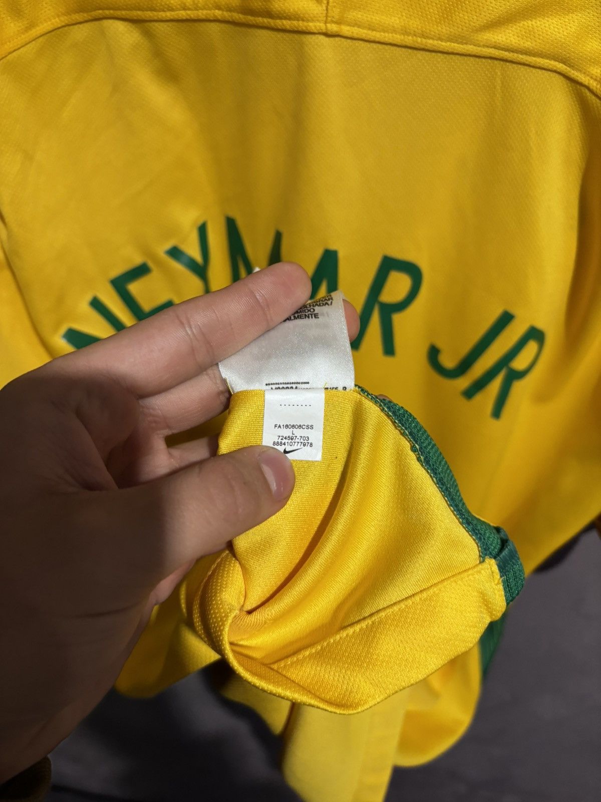 Nike Nike vintage brazil football jersey Neymar Jr 10 Size US L / EU 52-54 / 3 - 12 Thumbnail