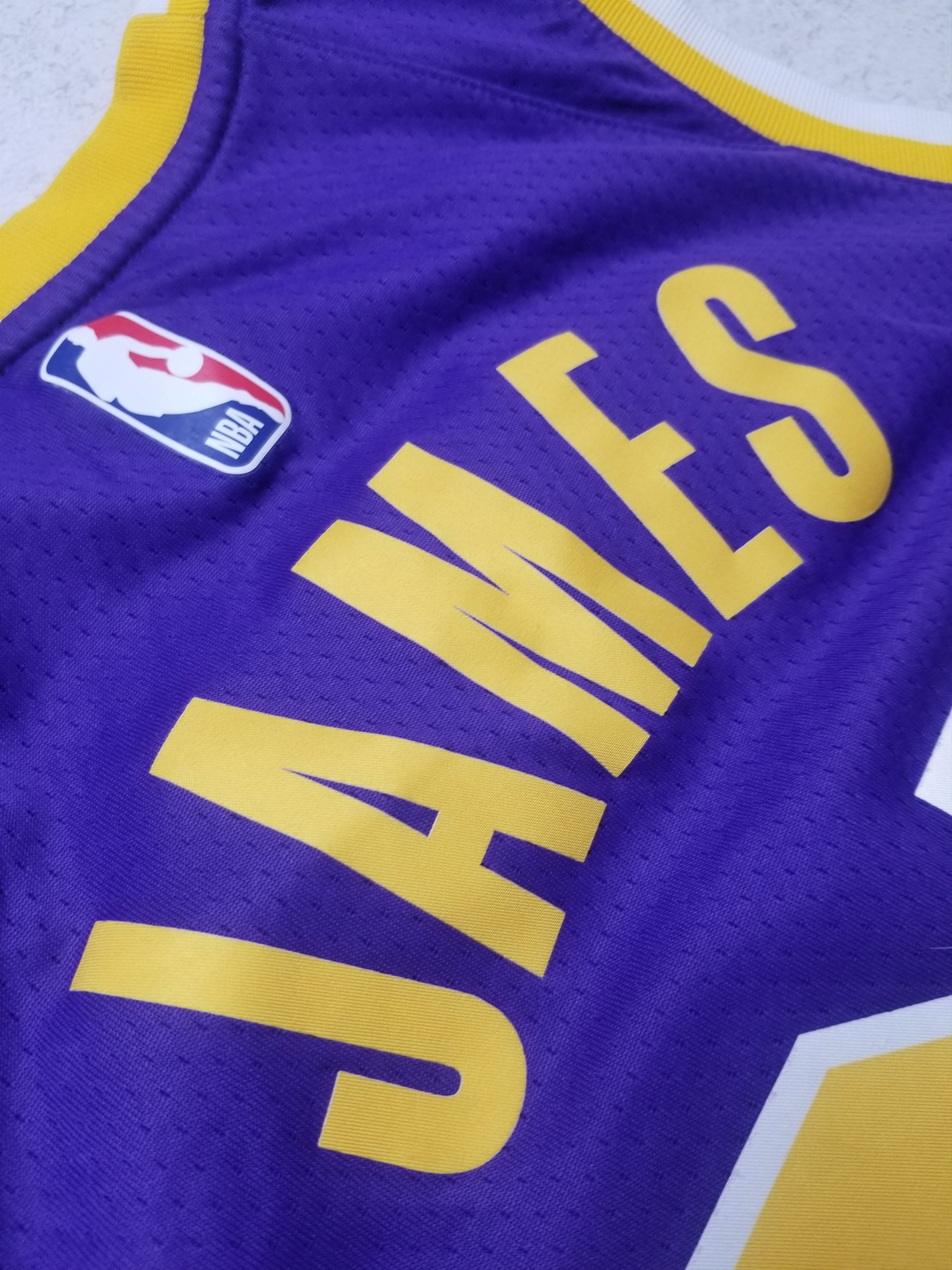 Nike Nike Los Angeles Lakers LeBron James #23 Swingman NBA Jersey Size US M / EU 48-50 / 2 - 4 Thumbnail