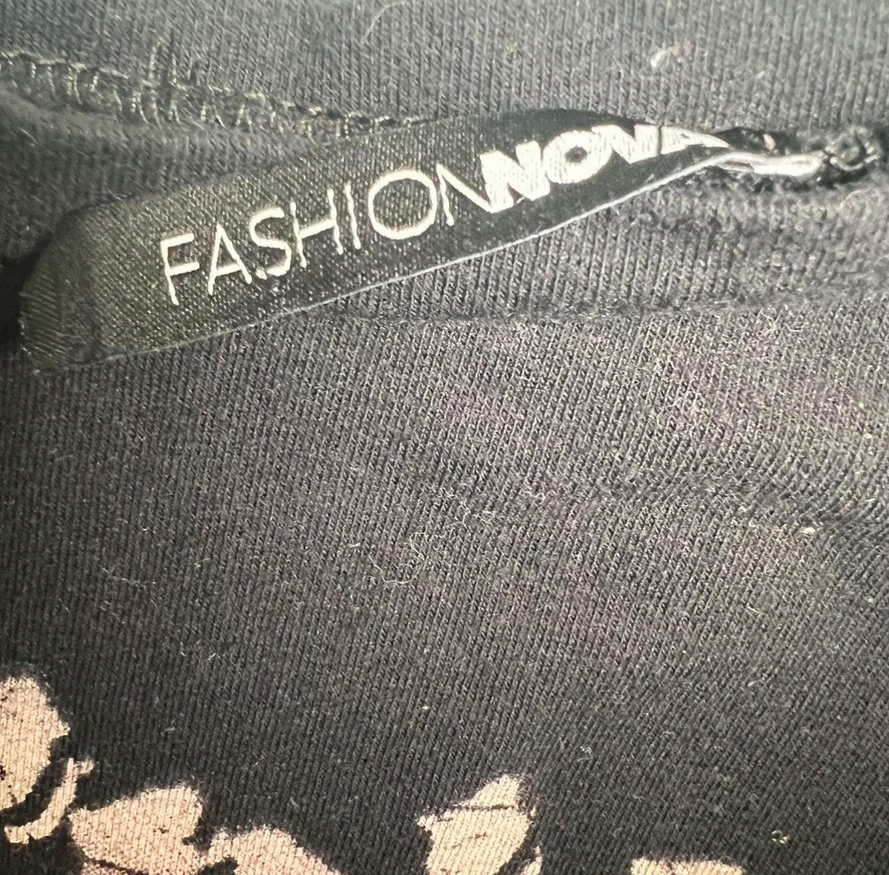 Fashion Nova Black and red cropped Rock N Roll distressed tee Size M / US 6-8 / IT 42-44 - 4 Thumbnail