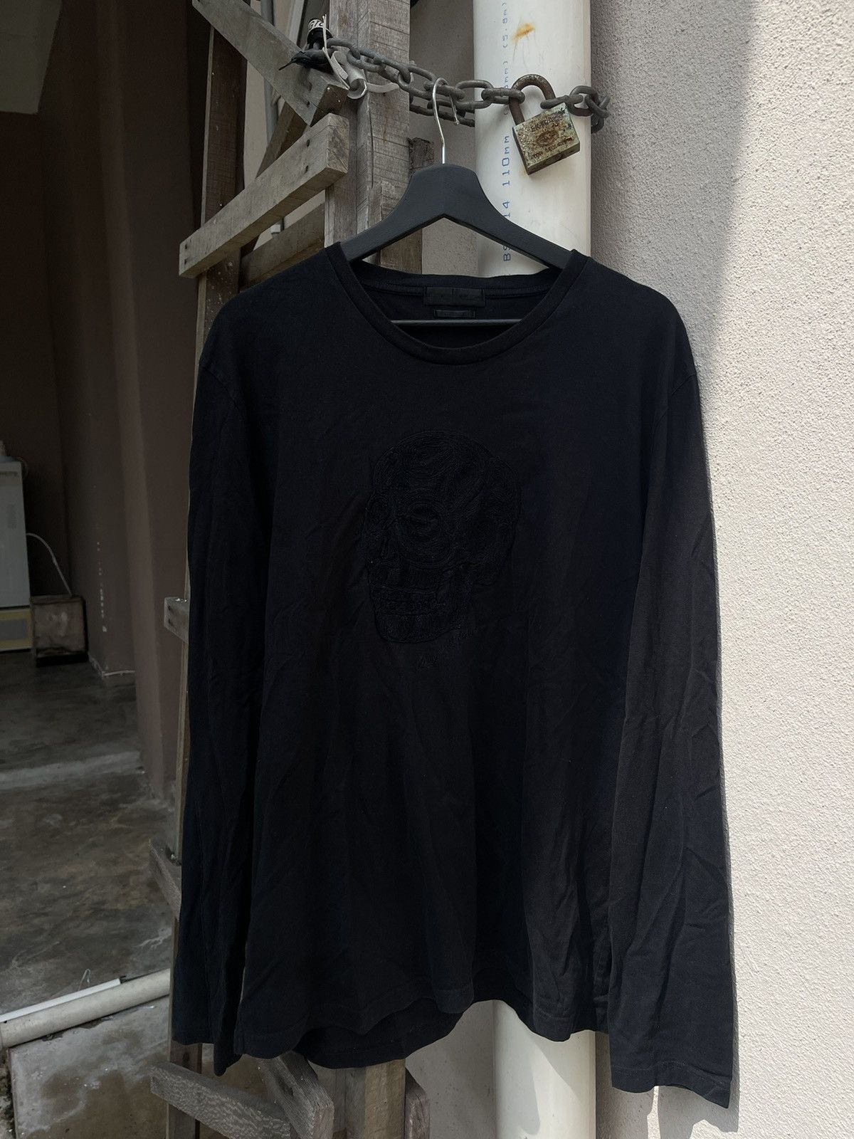 Alexander McQueen Alexander McQueen Blackout Embroidered Skull Size US XXL / EU 58 / 5 - 1 Thumbnail