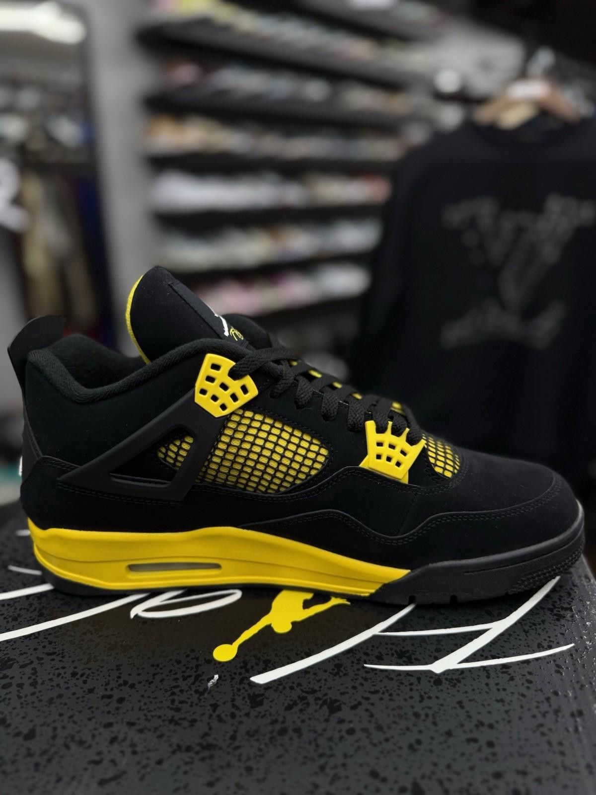 Jordan Brand Size 13 - Nike Air Jordan 4 Retro Thunder Yellow Black 2023 Size US 13 / EU 46 - 11 Thumbnail