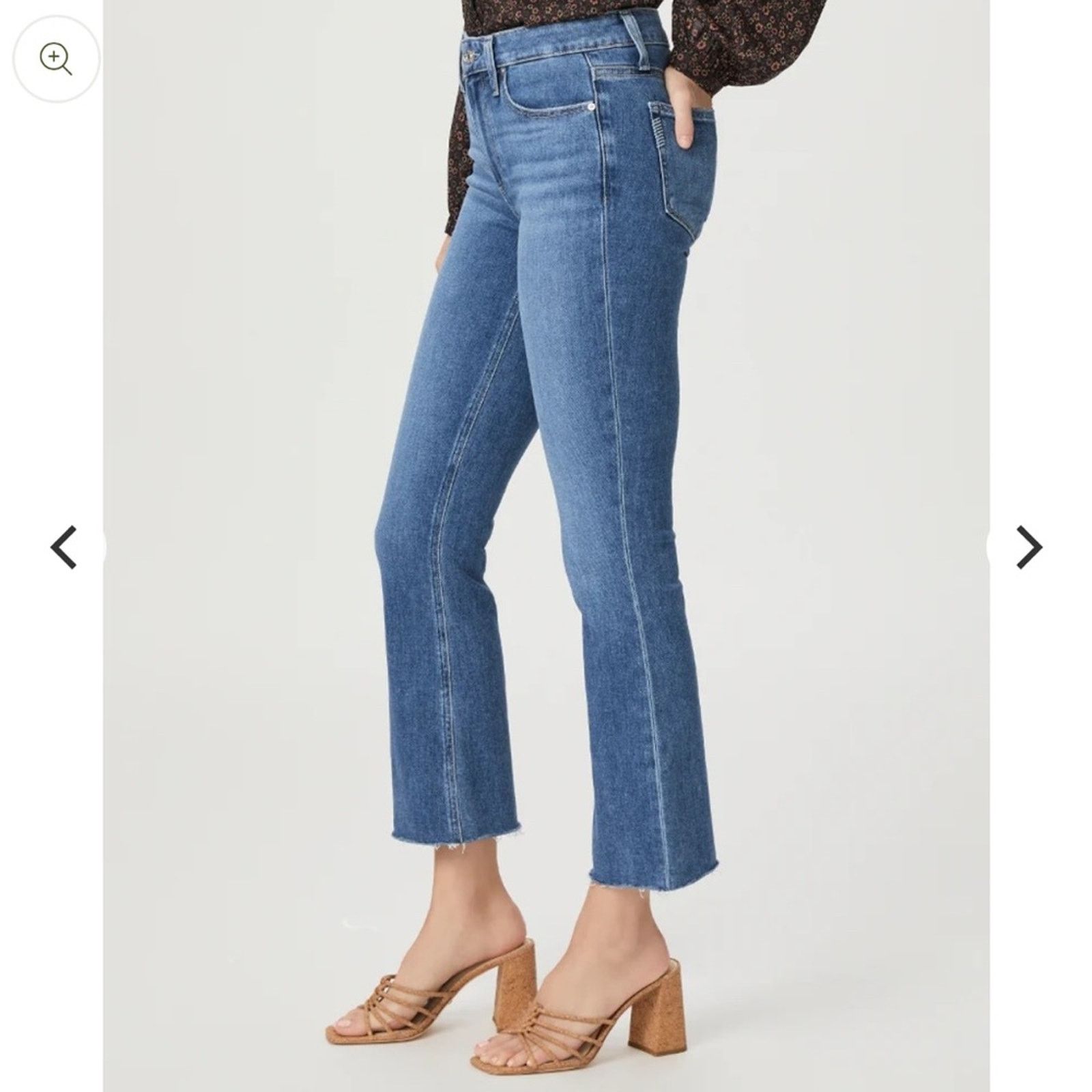 Paige NWT Paige $229 Collette Crop Flare Jean with Raw Hem size 26 Size 26" / US 2 / IT 38 - 6 Thumbnail