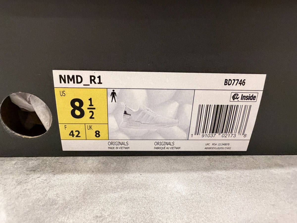 Adidas Adidas NMD_R1 'Triple White' BD7746 Size US 8.5 / EU 41-42 - 2 Thumbnail