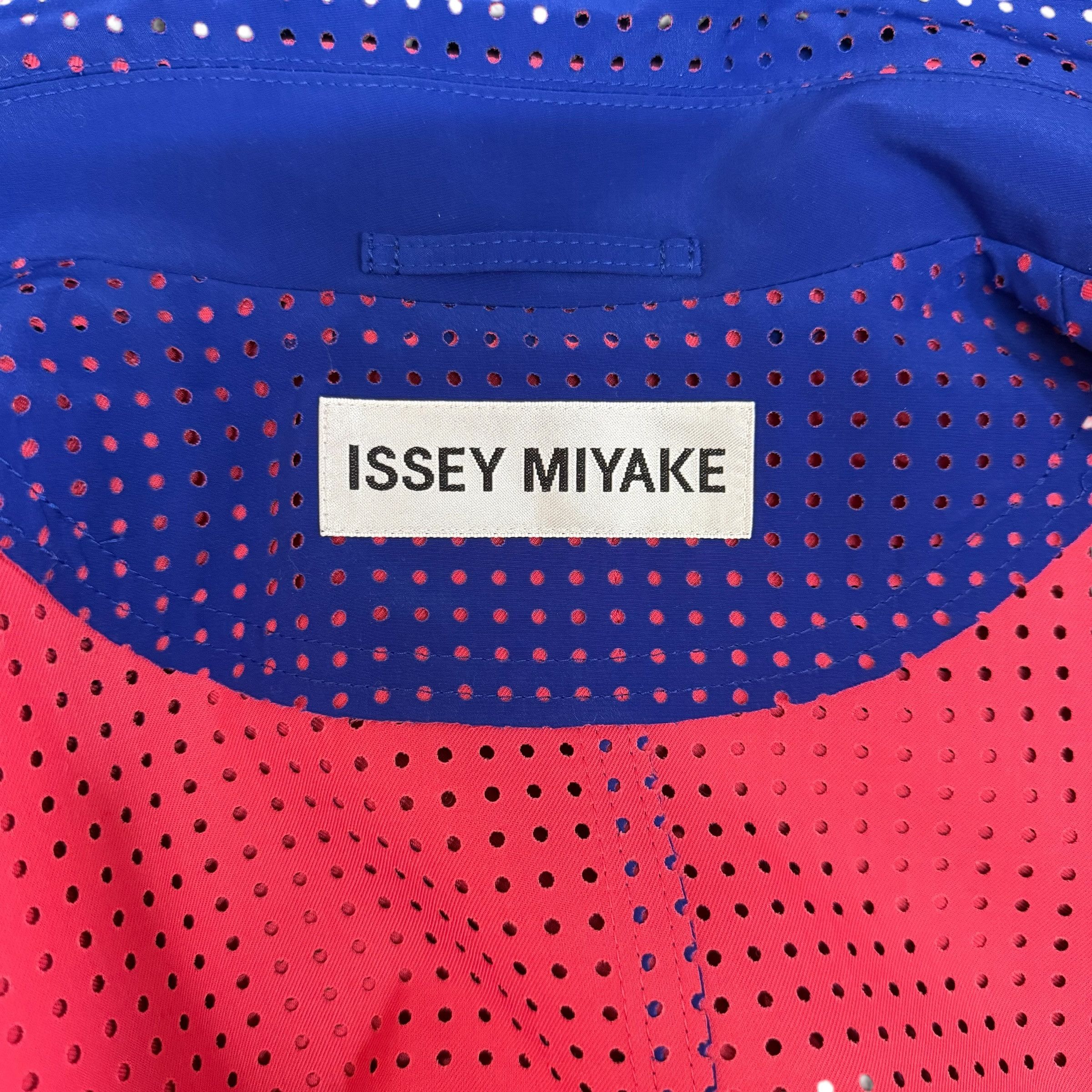 Issey Miyake ISSEY MIYAKE LASER-CUT TRENCH COAT Size M / US 6-8 / IT 42-44 - 11 Thumbnail