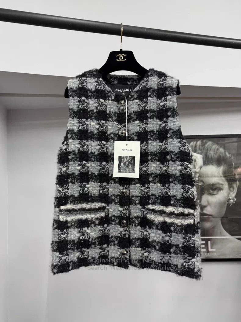 Chanel Chanel Gray tweed plaid vest jacket Size XS / US 0-2 / IT 36-38 - 1 Thumbnail