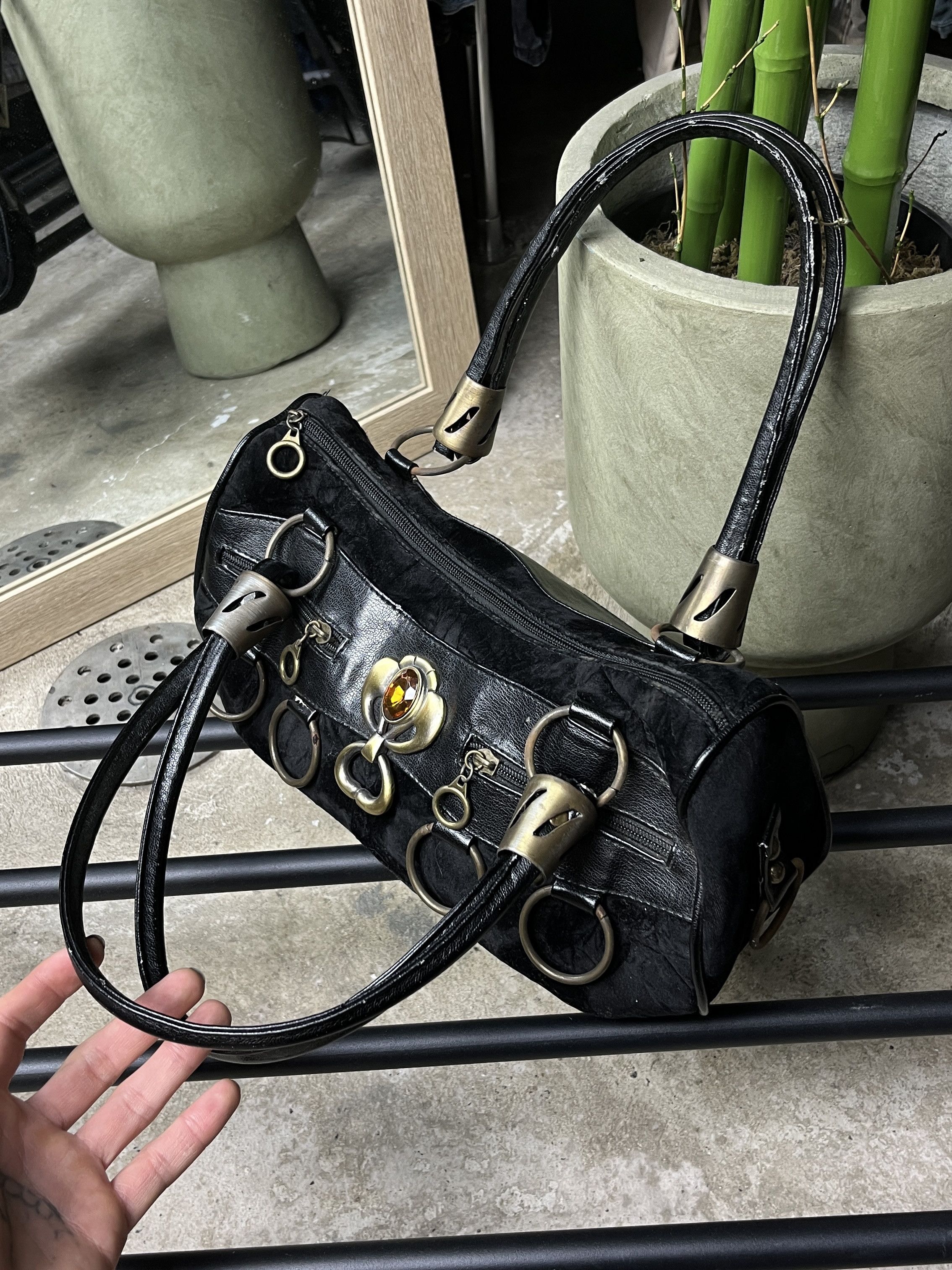 Vintage 2000s BLACK O-RING PUNK BAGUETTE HANDBAG - № 6200 Size ONE SIZE - 4 Thumbnail