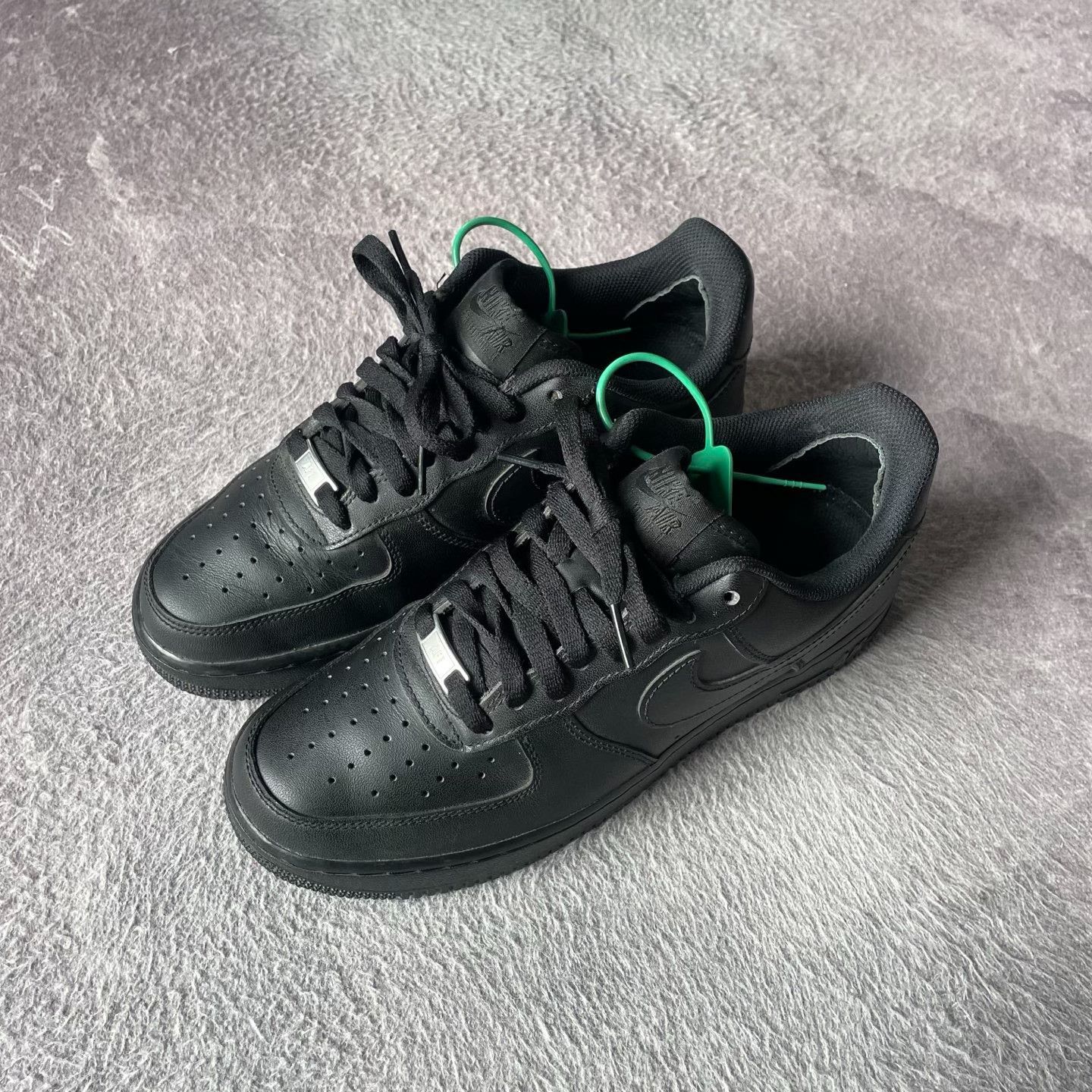 Nike Nike Black Lowtop Sneakers 41 Men Size US 8.5 / EU 41-42 - 1 Thumbnail