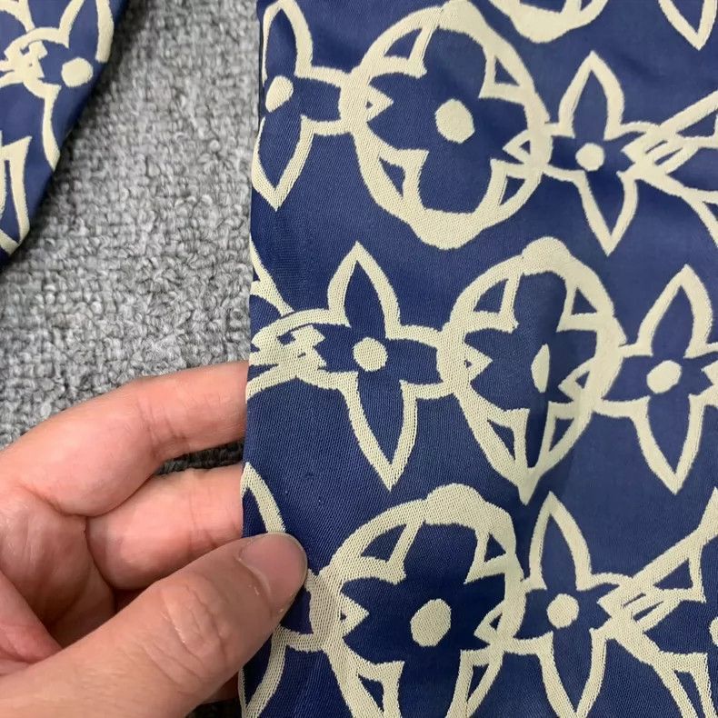 Louis Vuitton Louis Vuitton Patterned Shirt Jacket Size L -2505 Size M / US 6-8 / IT 42-44 - 4 Thumbnail