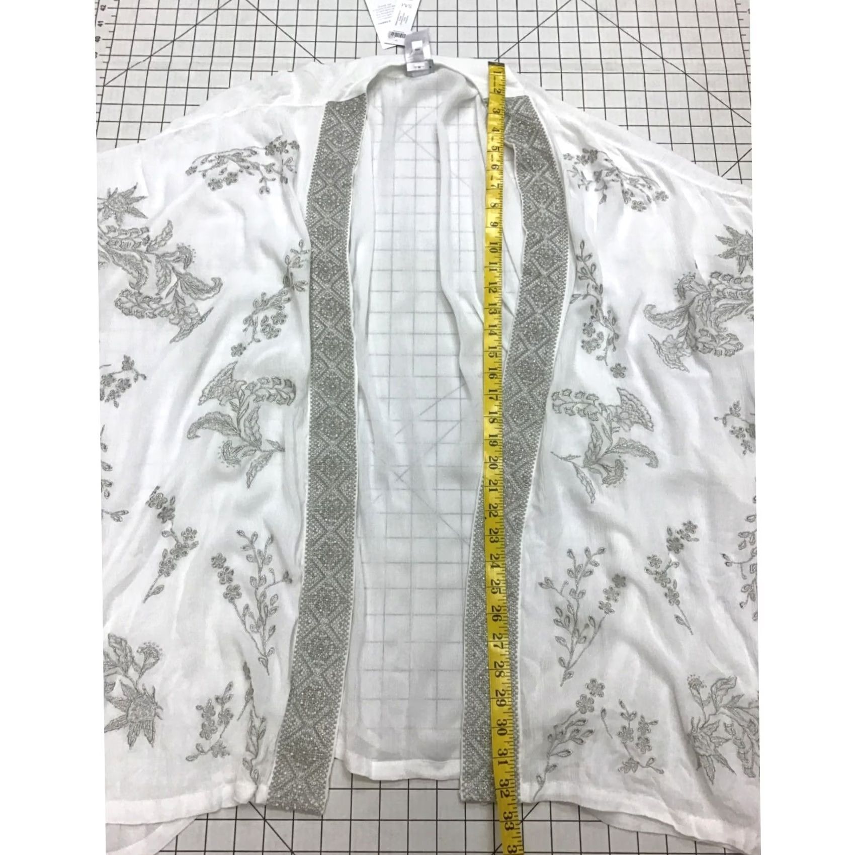 Vintage VINTAGE Women’s Beautiful Embroidered Ruana #1589 Sweater Small White Chicos Embroidered Pullover Women Girls Size S / US 4 / IT 40 - 5 Thumbnail